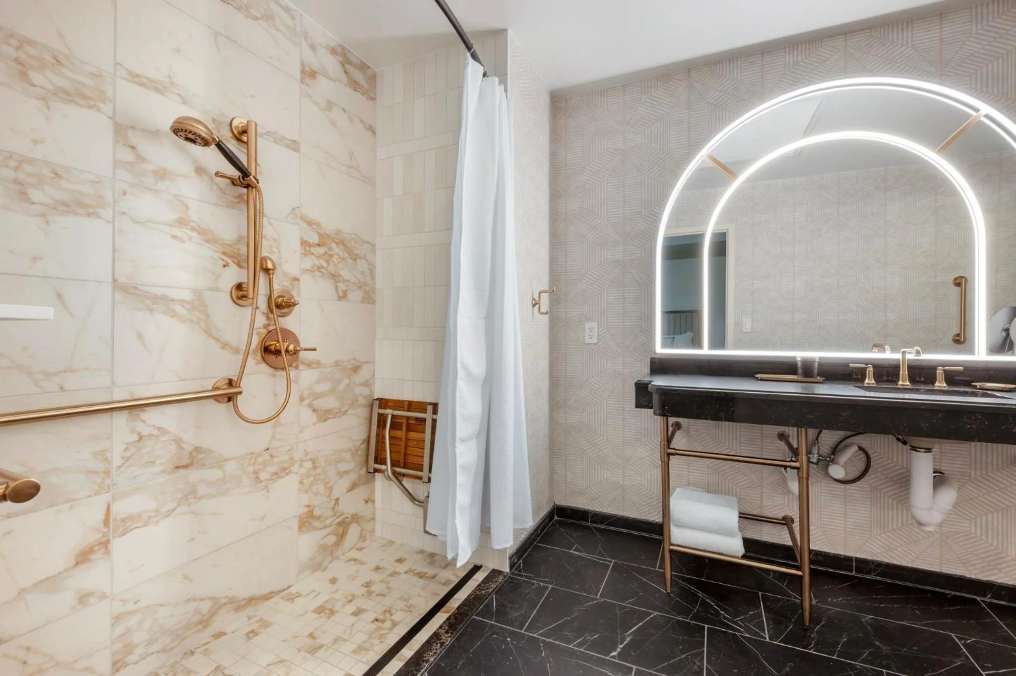 Bathroom in Omni Severin Hotel