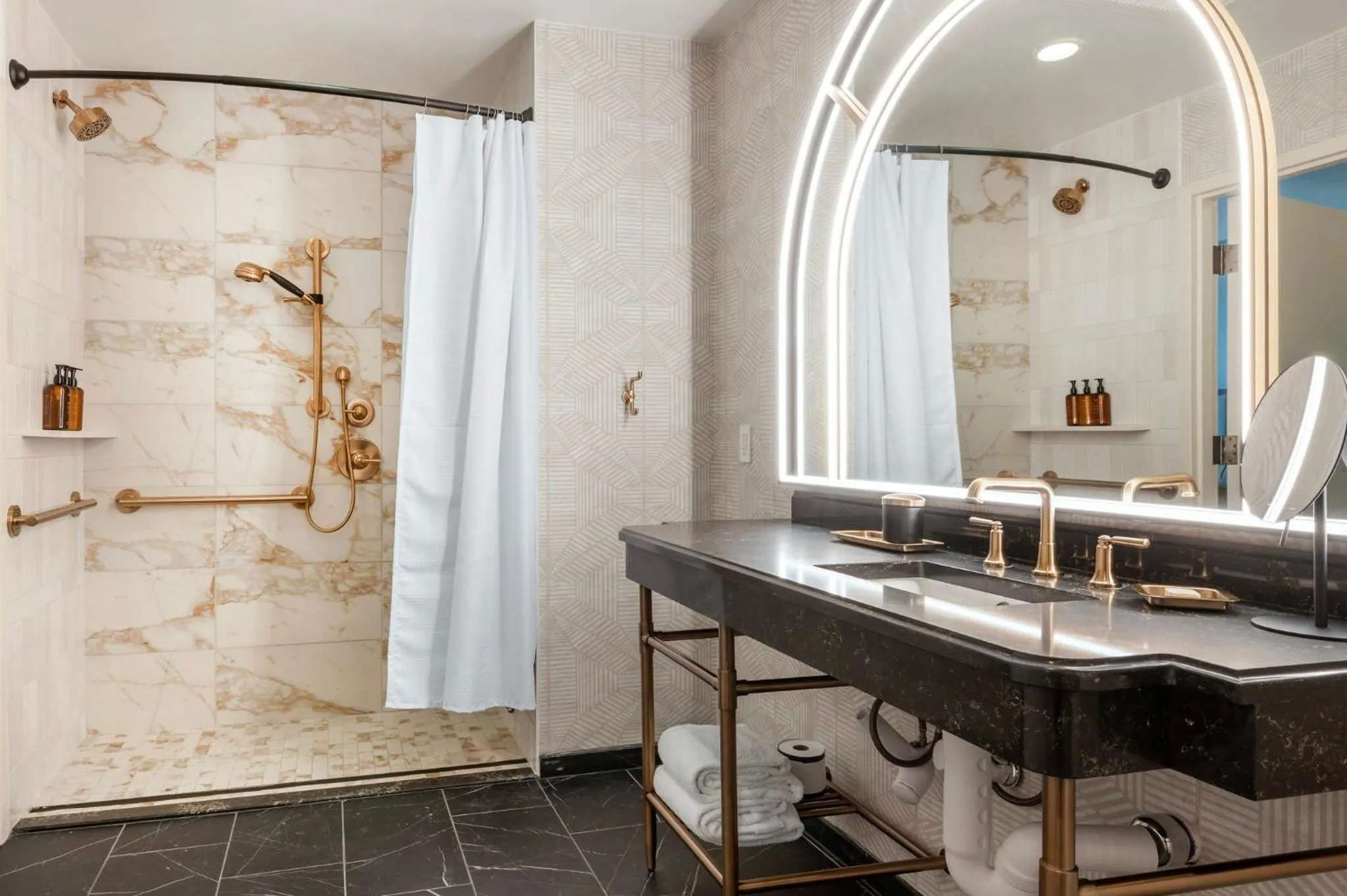 Bathroom in Omni Severin Hotel