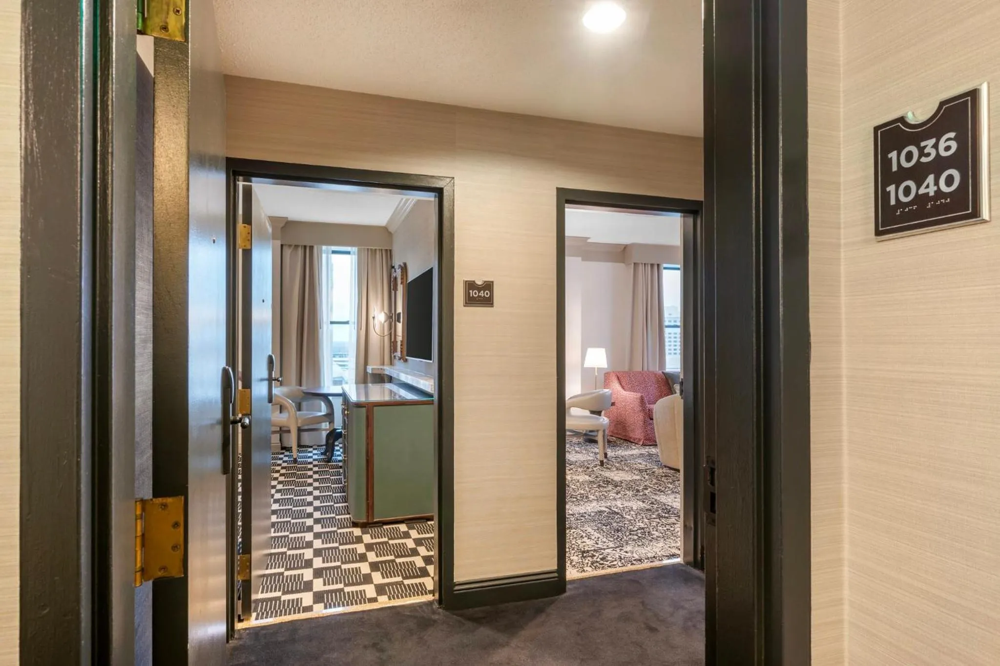 Decorative detail in Omni Severin Hotel