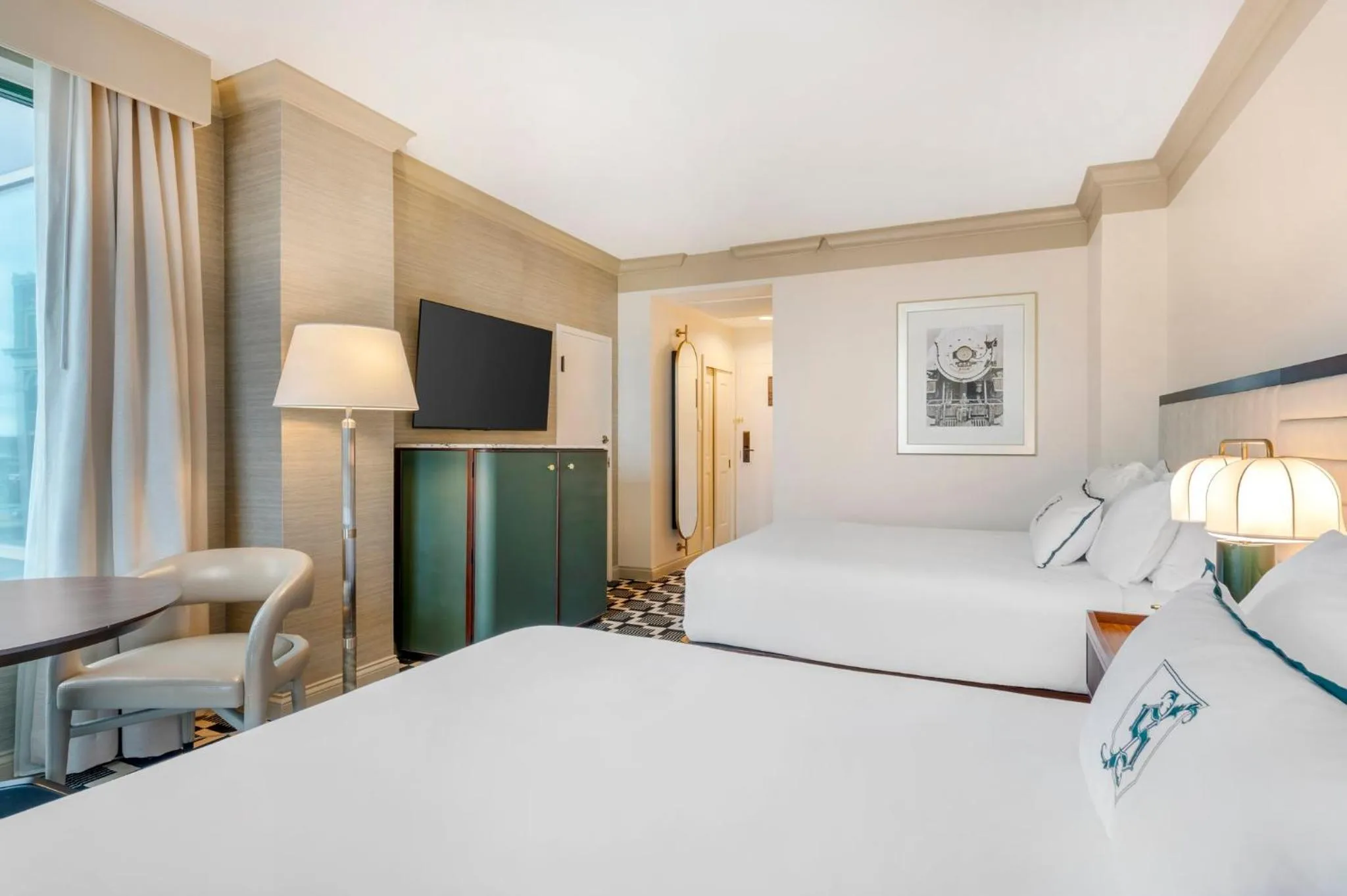 Bedroom, Bed in Omni Severin Hotel