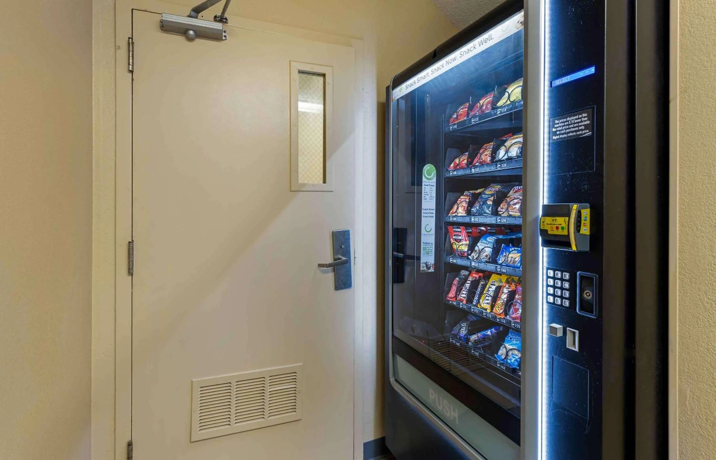 Property building in Studio 6 - St Louis, MO - Westport-Craig Road