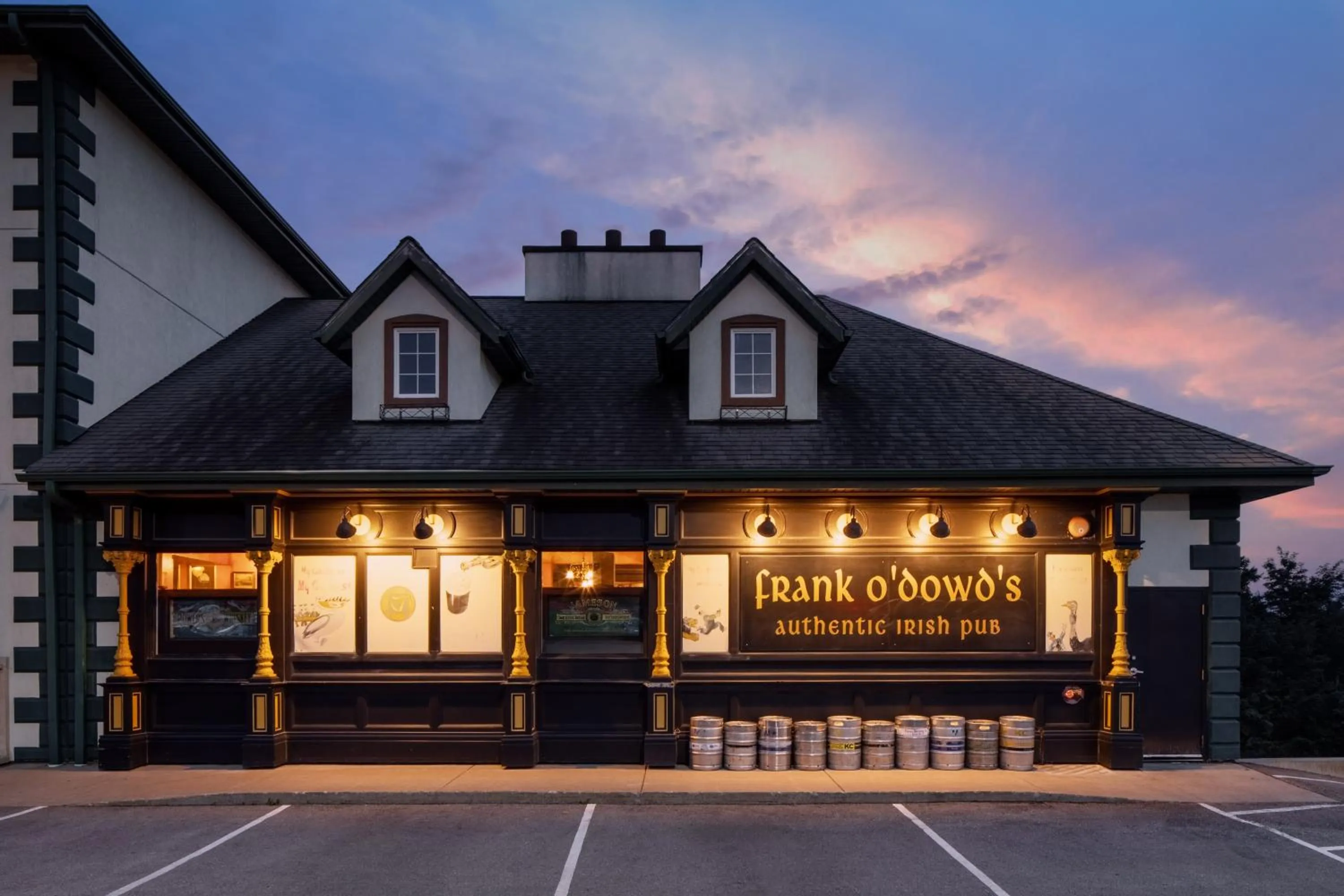 Property building in Irish Cottage Inn & Suites