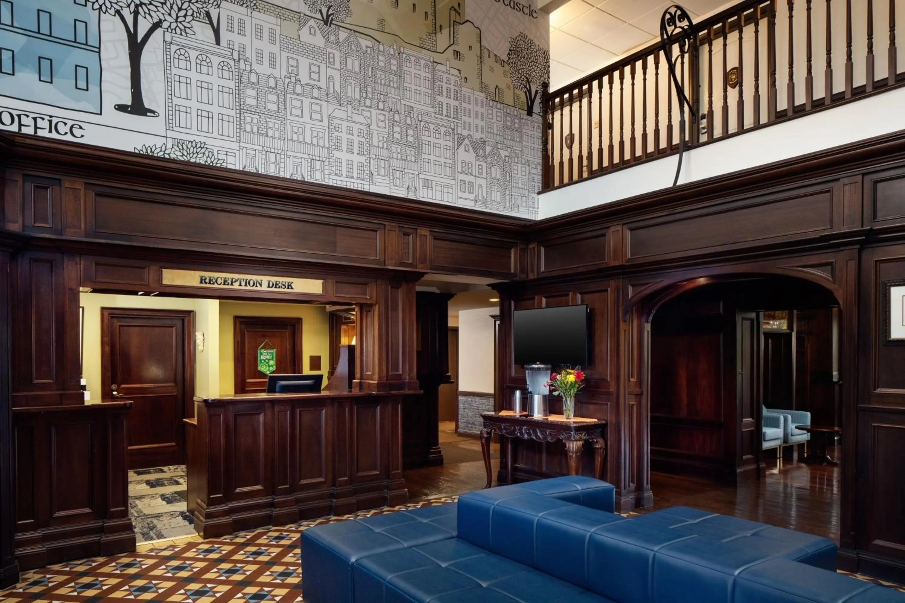 Lobby or reception in Irish Cottage Inn & Suites