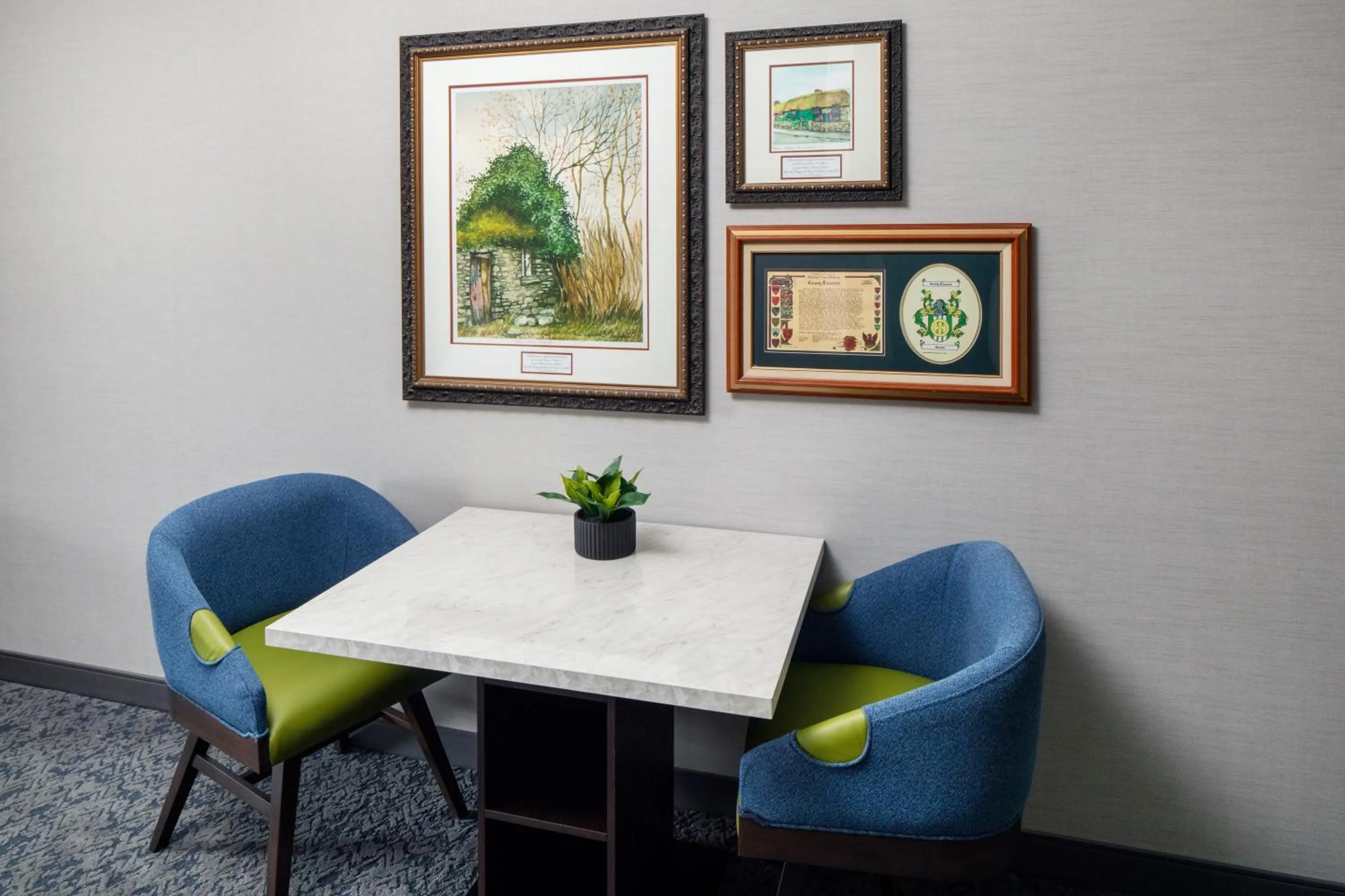 Irish Cottage Inn & Suites