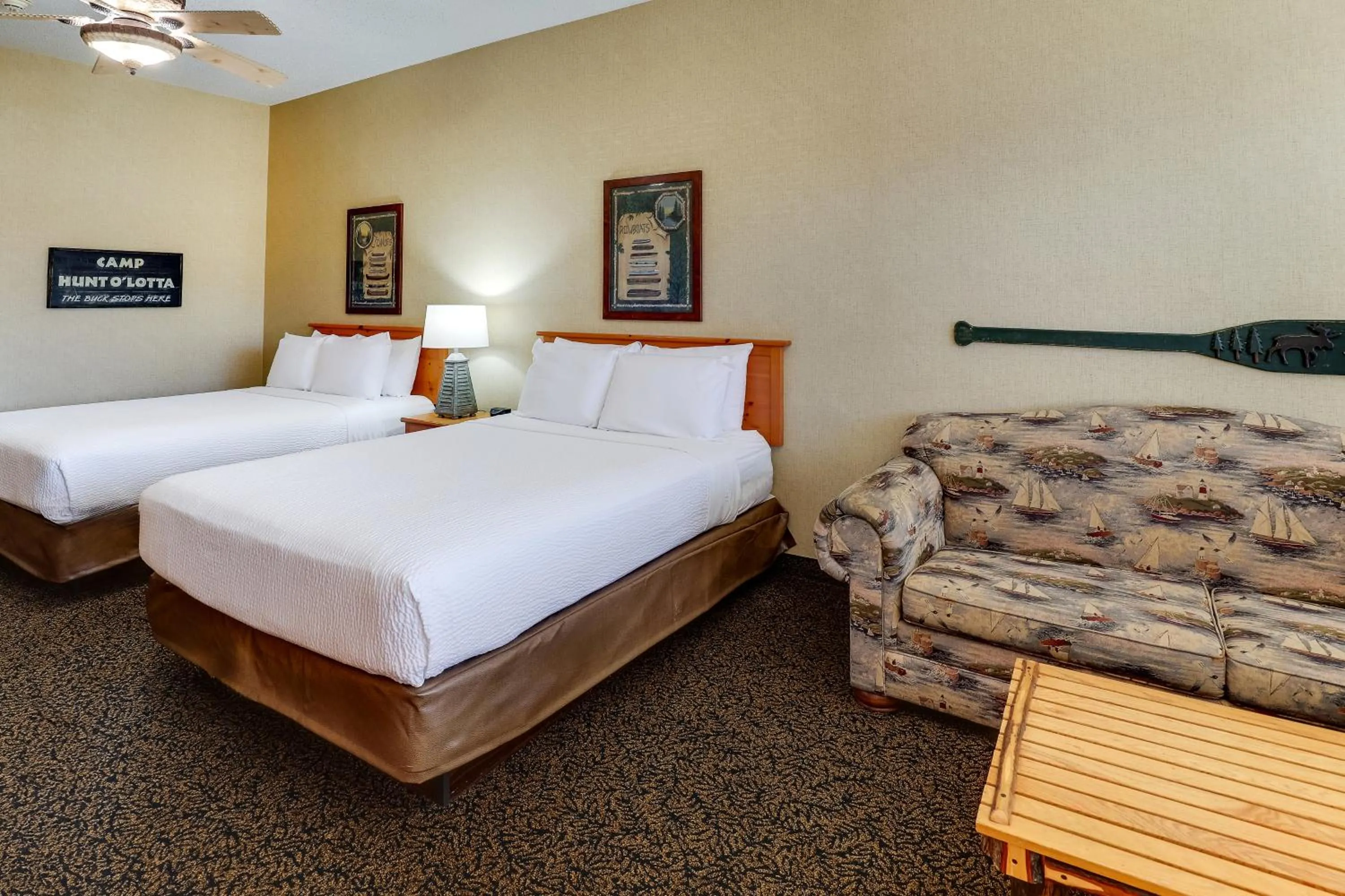 Bed in Stoney Creek Hotel Quad Cities - Moline