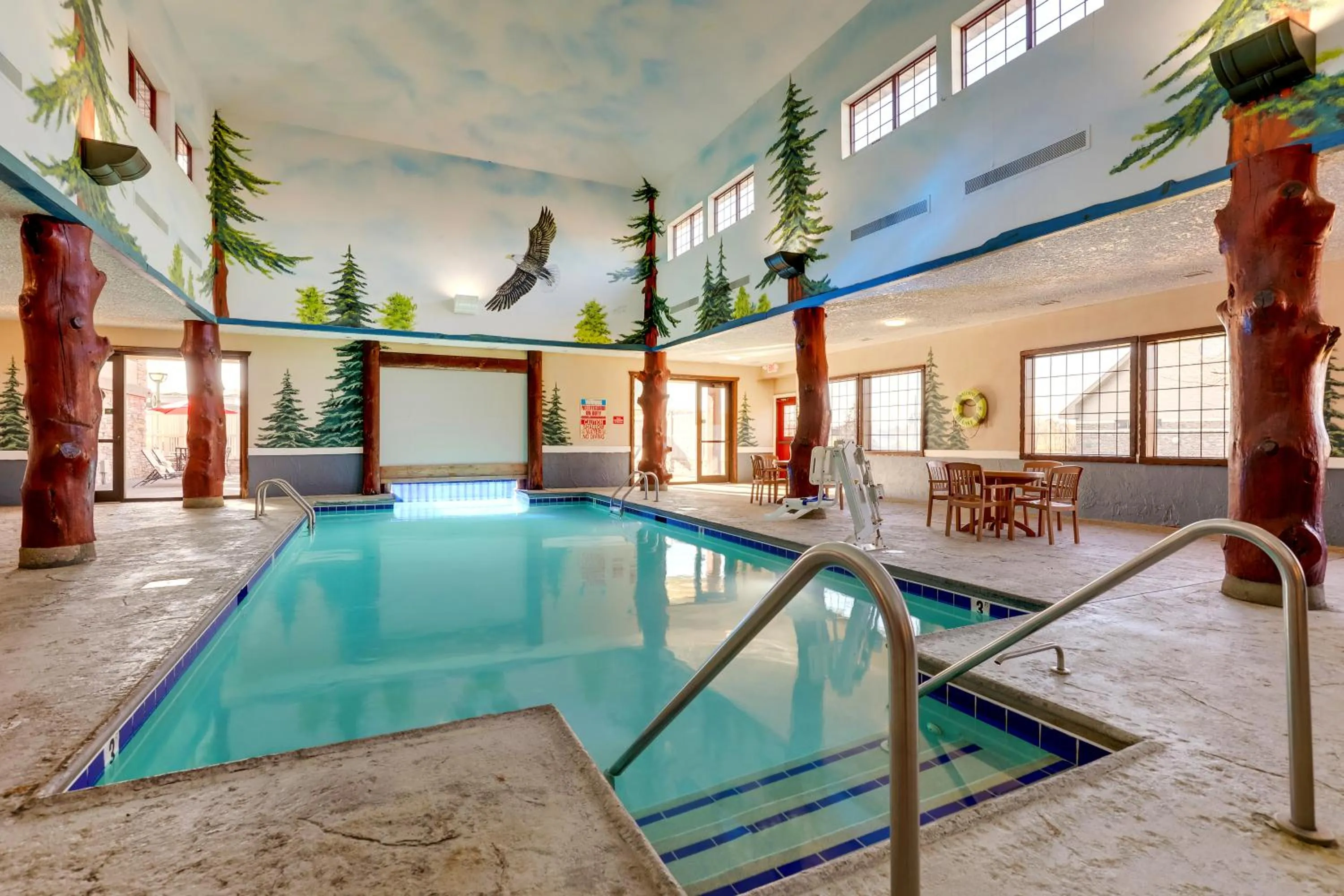 Swimming pool in Stoney Creek Hotel Quad Cities - Moline