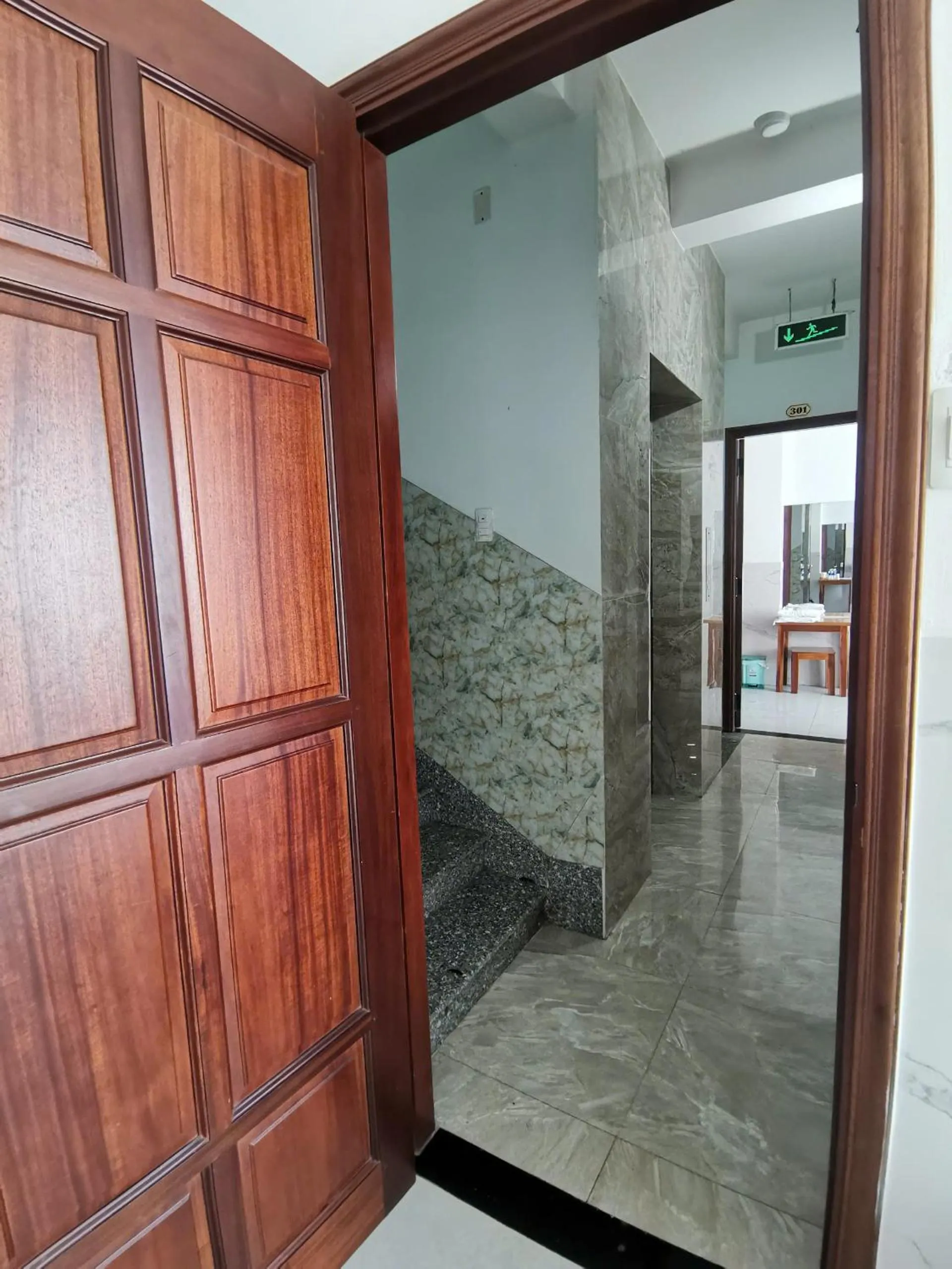 elevator in VIVU HOTEL