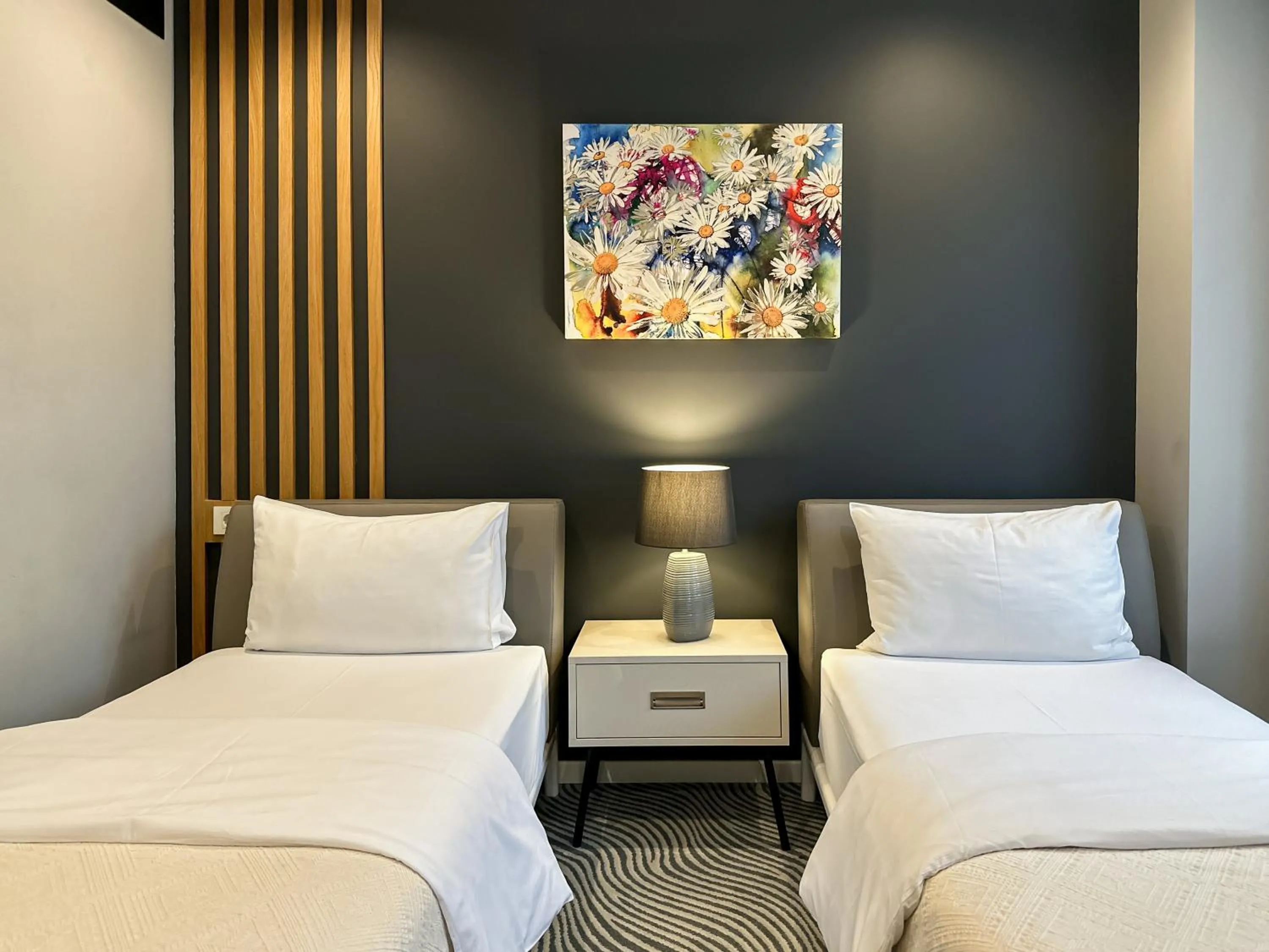 Bedroom, Bed in Silver 39 Corner Hotel