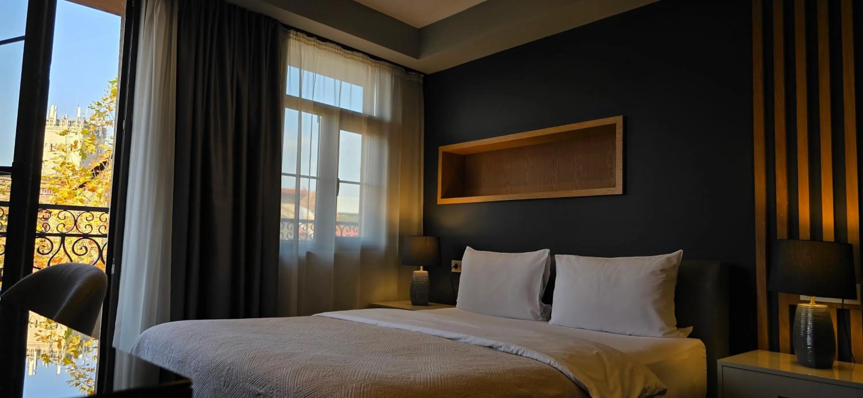 Bed in Silver 39 Corner Hotel