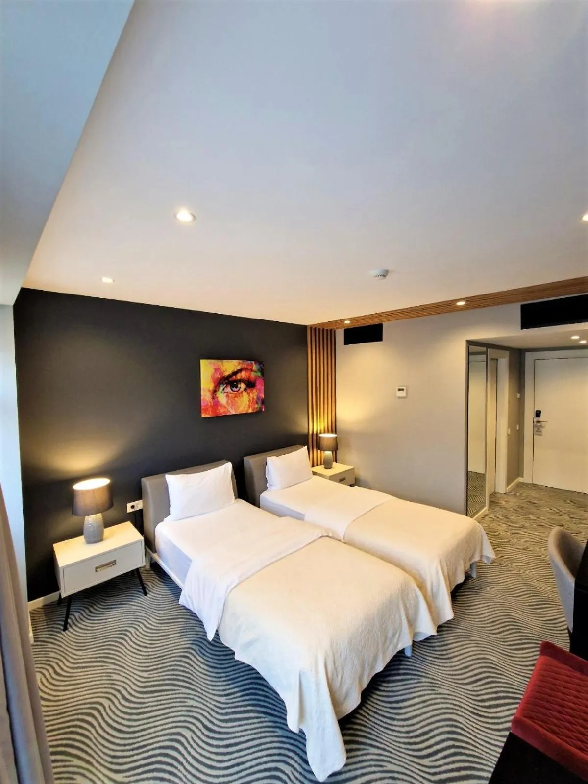 room service, Bed in Silver 39 Corner Hotel