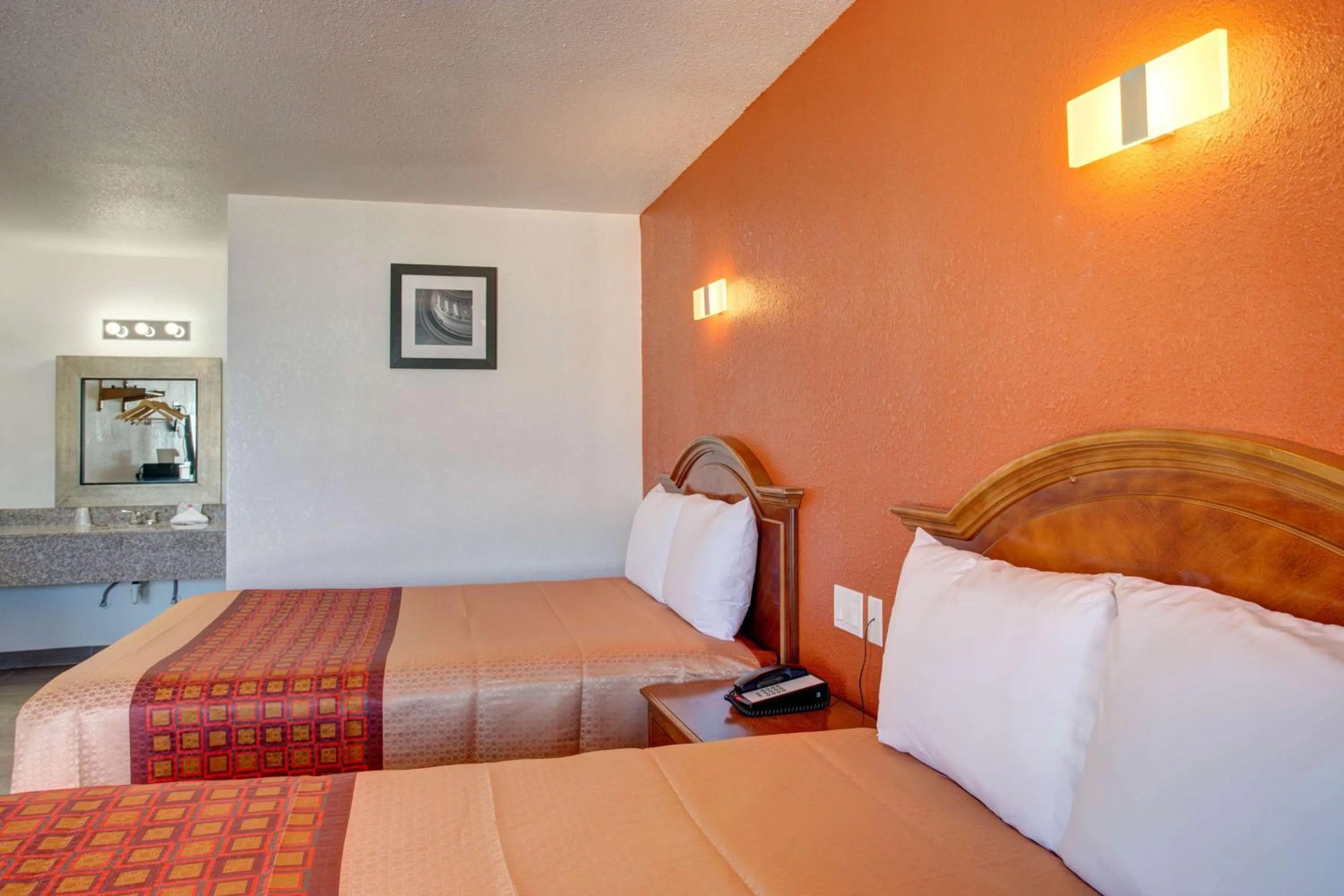 Photo of the whole room, Bed in Motel 6 Branson, Mo