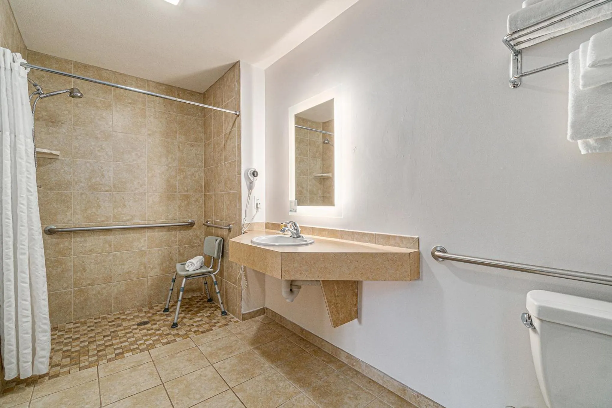 Bathroom in Howard Johnson by Wyndham Traverse City