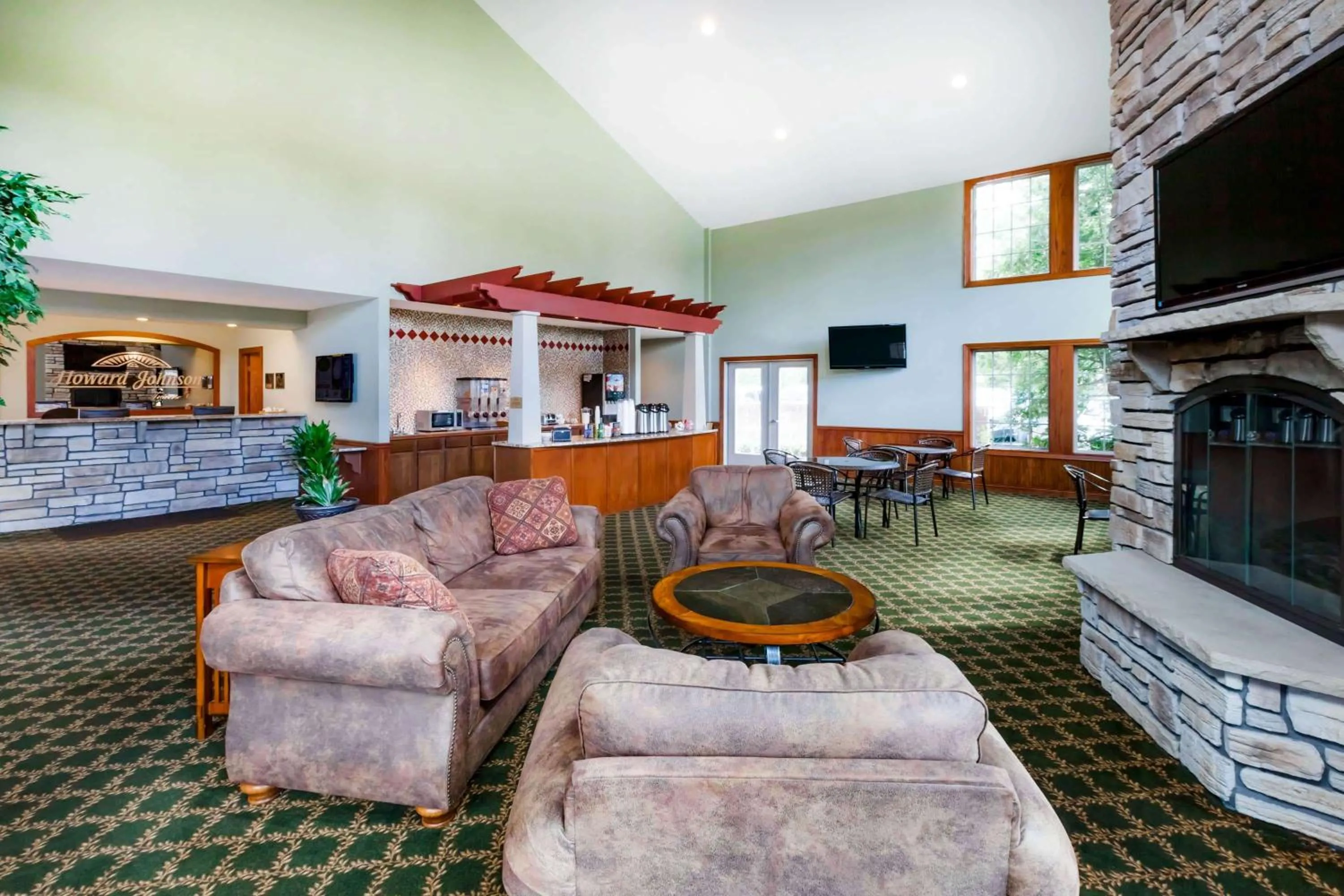 Lobby or reception in Howard Johnson by Wyndham Traverse City