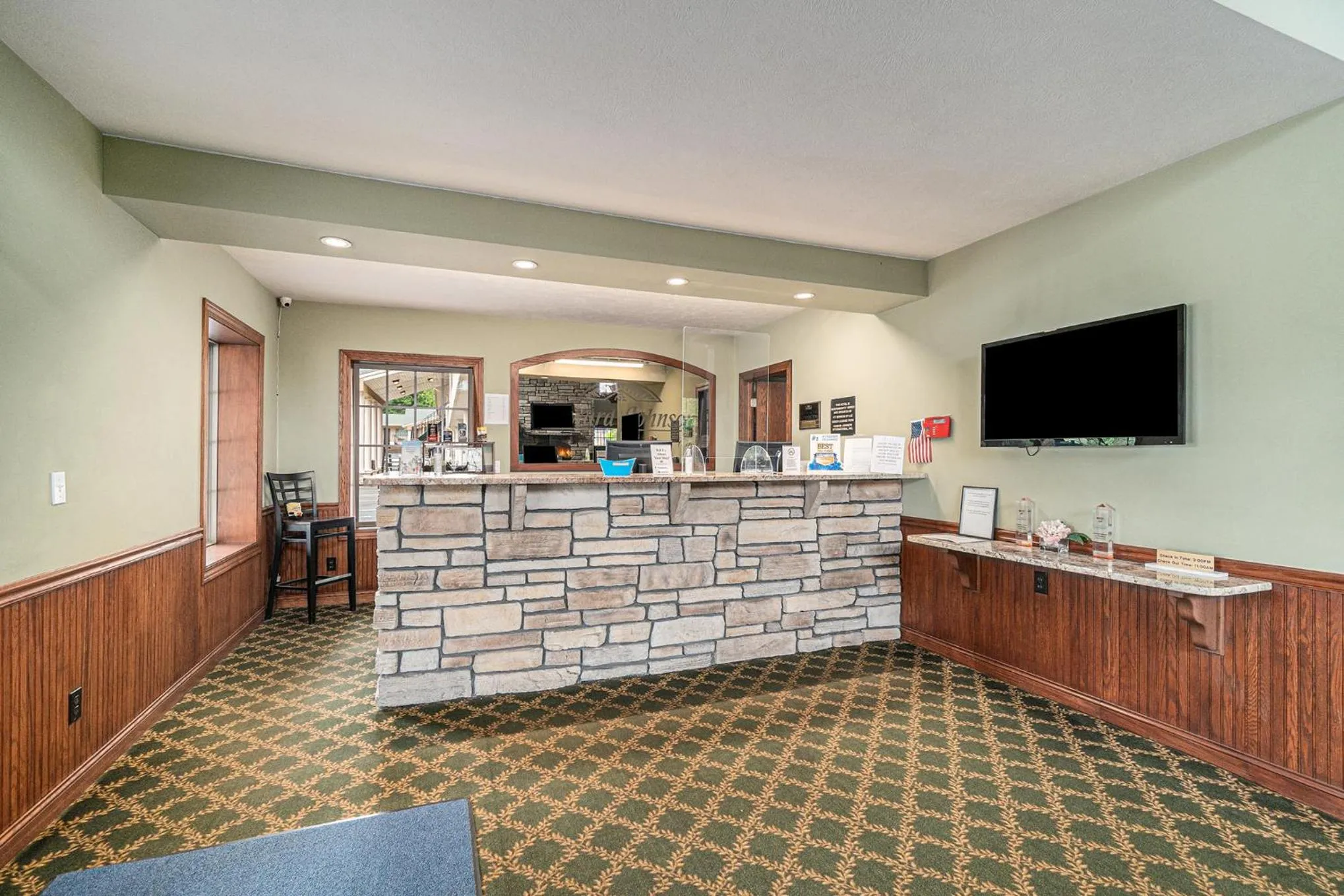 Lobby or reception in Howard Johnson by Wyndham Traverse City
