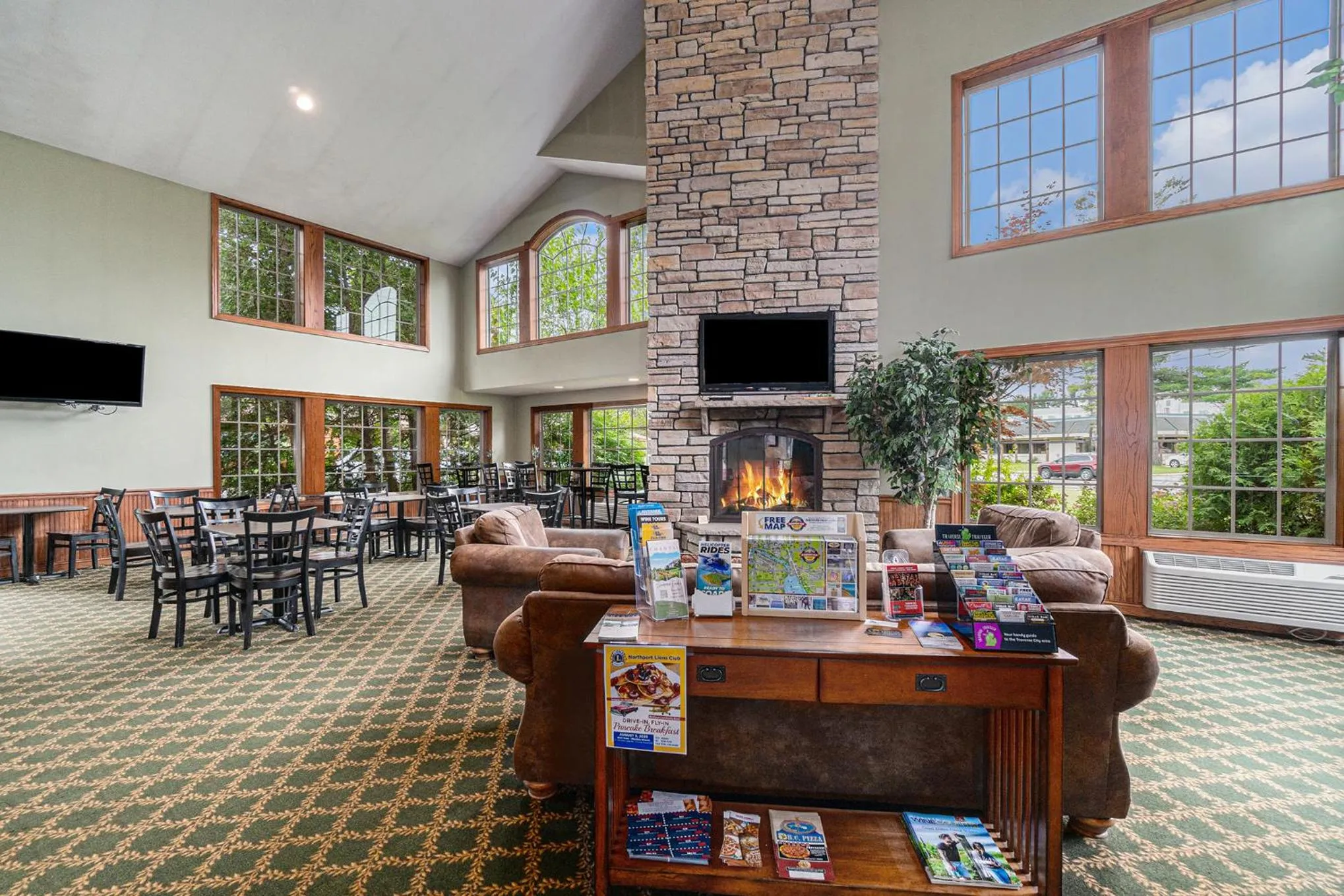 Lobby or reception in Howard Johnson by Wyndham Traverse City