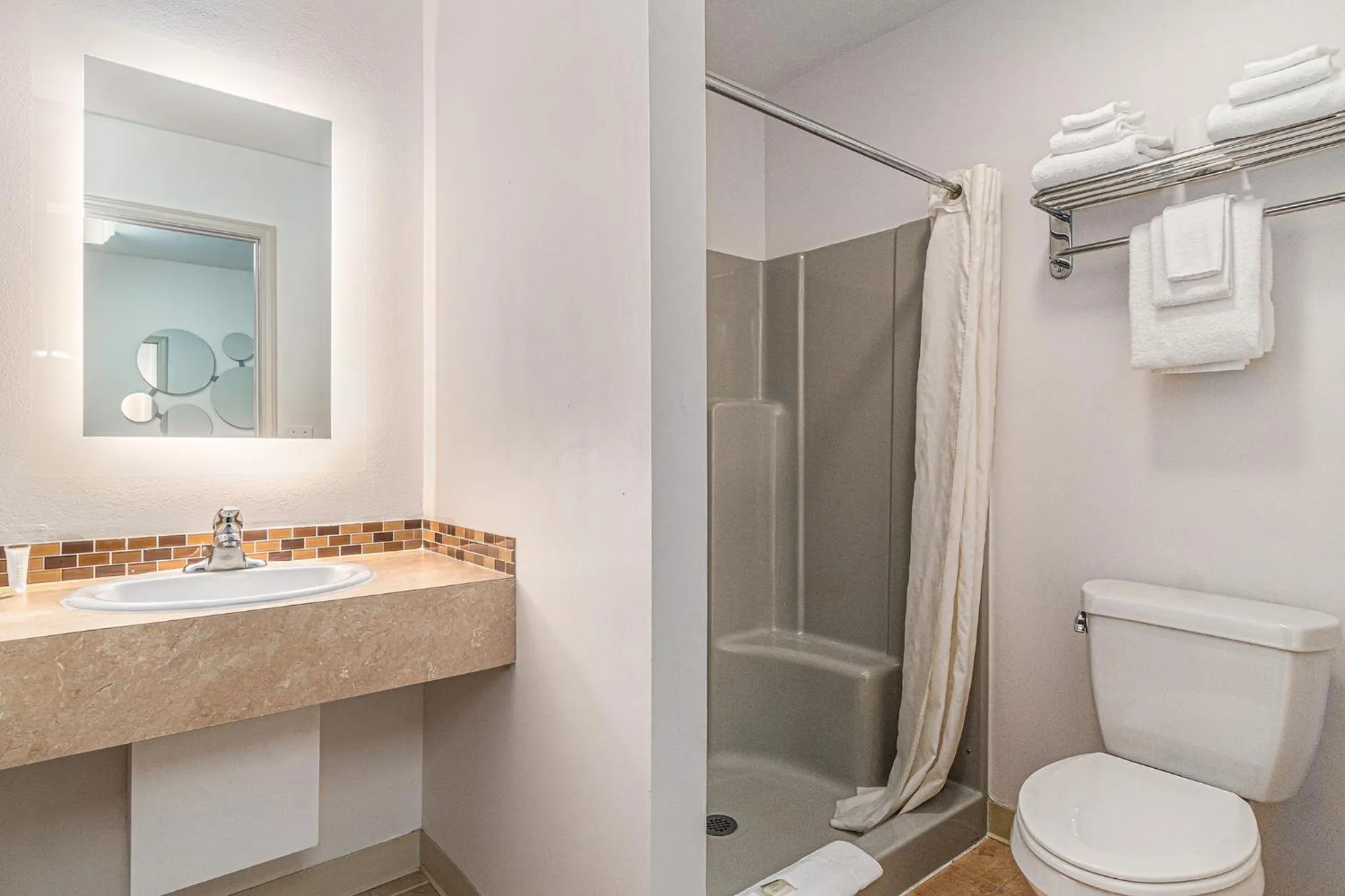 Bathroom in Howard Johnson by Wyndham Traverse City