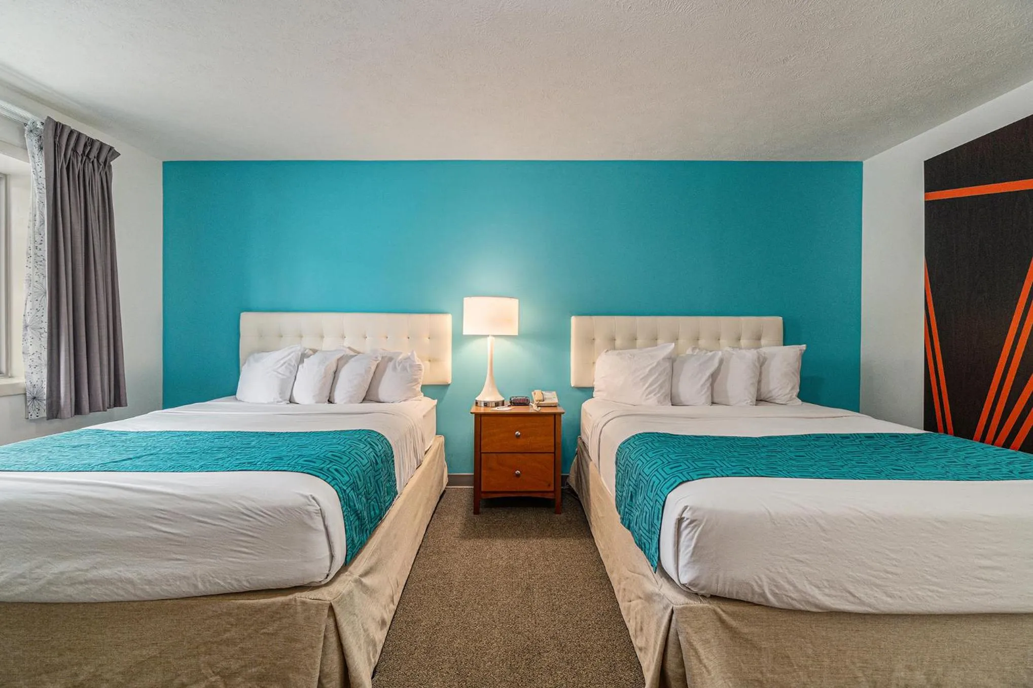 Bed in Howard Johnson by Wyndham Traverse City