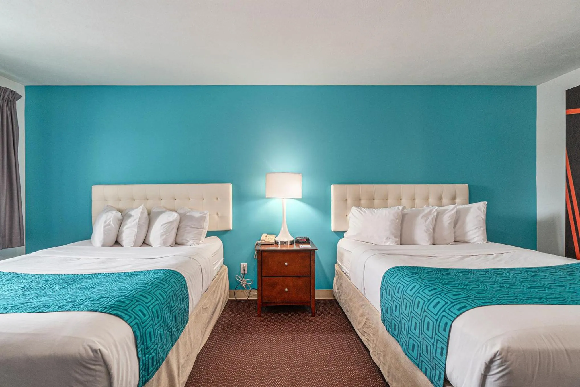 Bed in Howard Johnson by Wyndham Traverse City