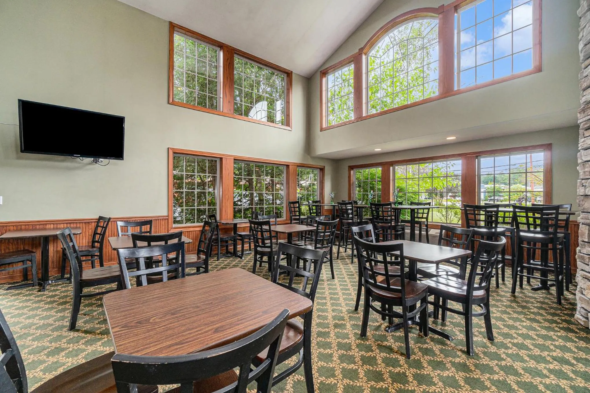 Breakfast in Howard Johnson by Wyndham Traverse City