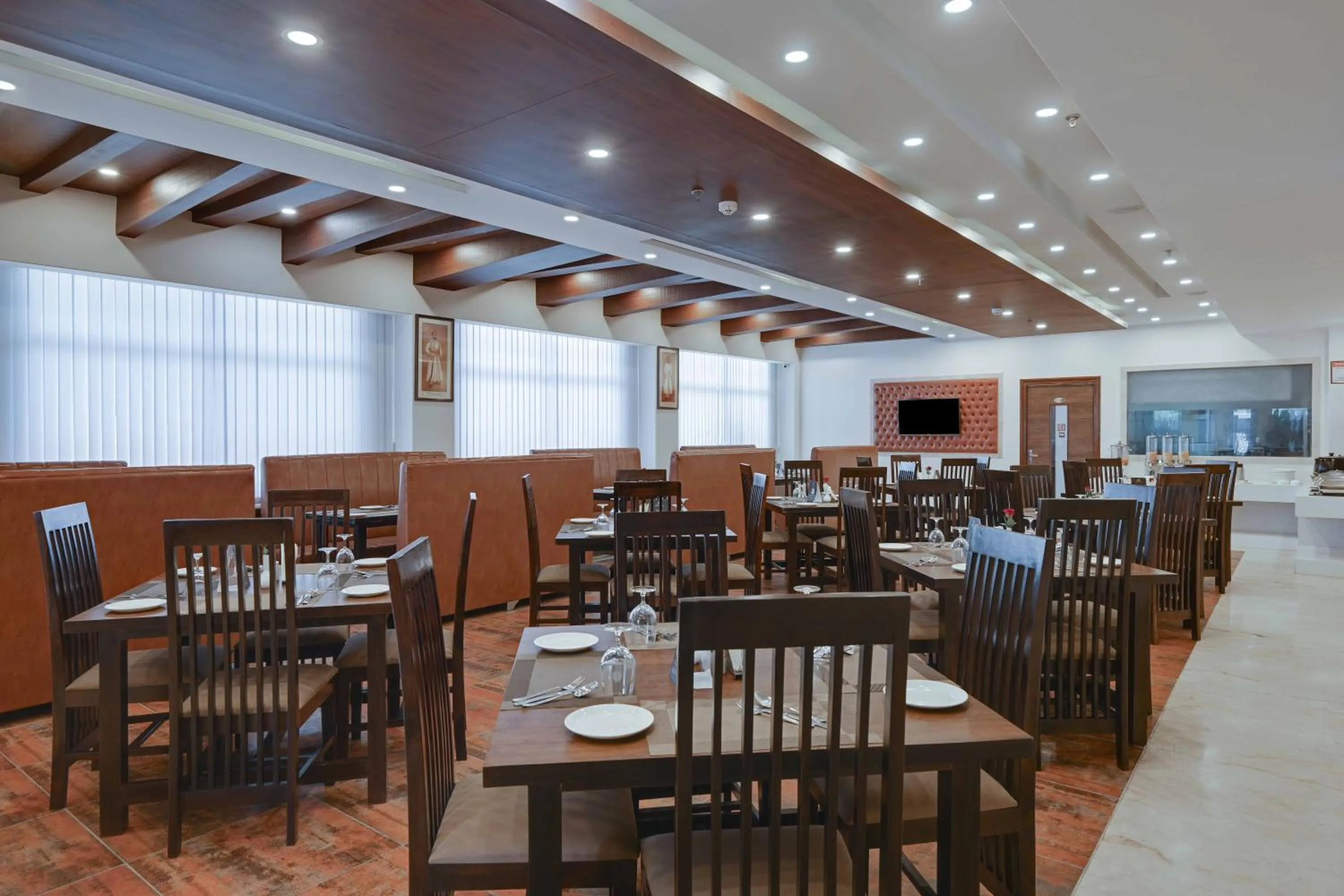 Restaurant/places to eat in Shahpura Residency