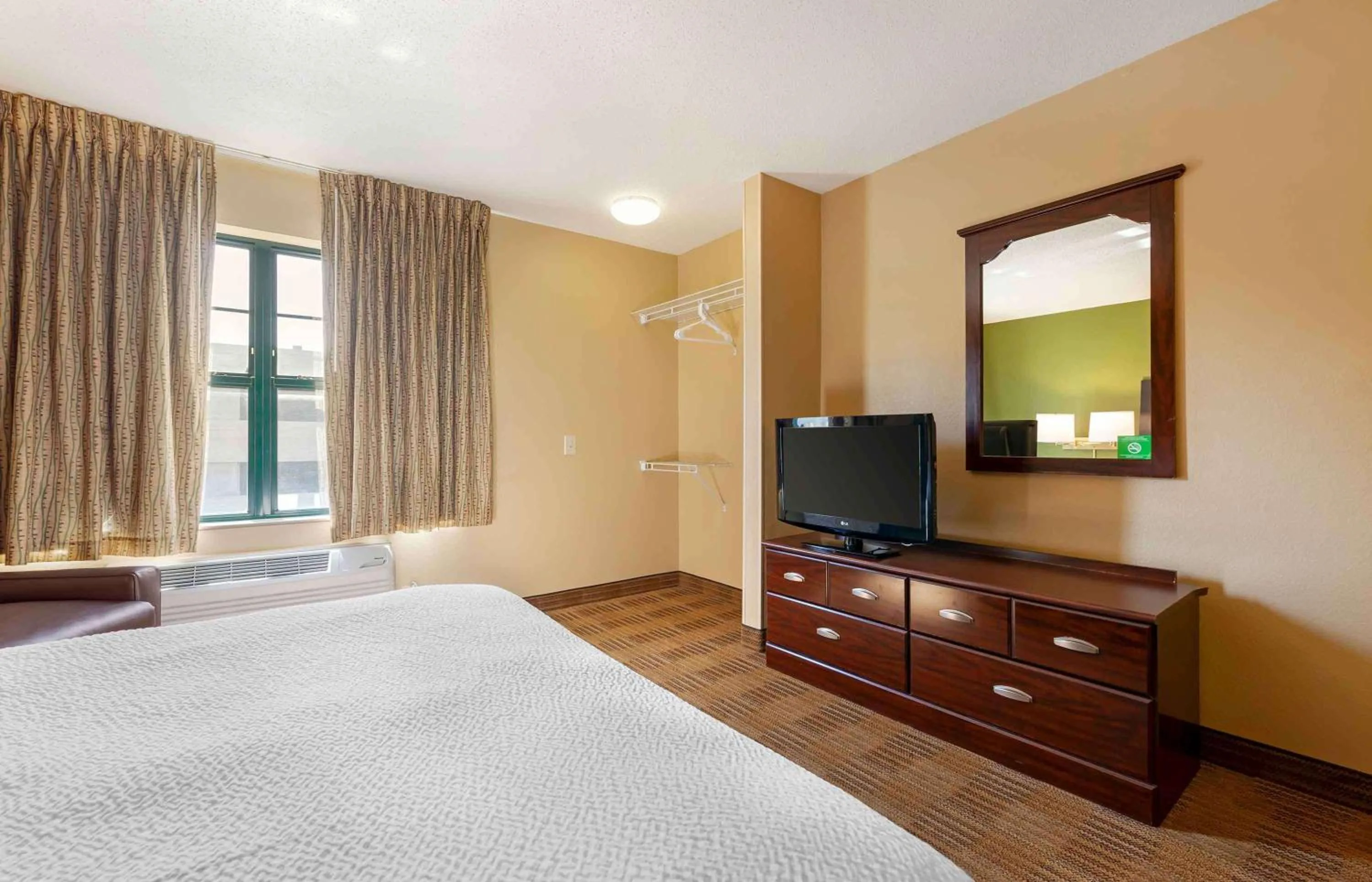 Bedroom, Bed in Extended Stay America Suites - Madison - Junction Court