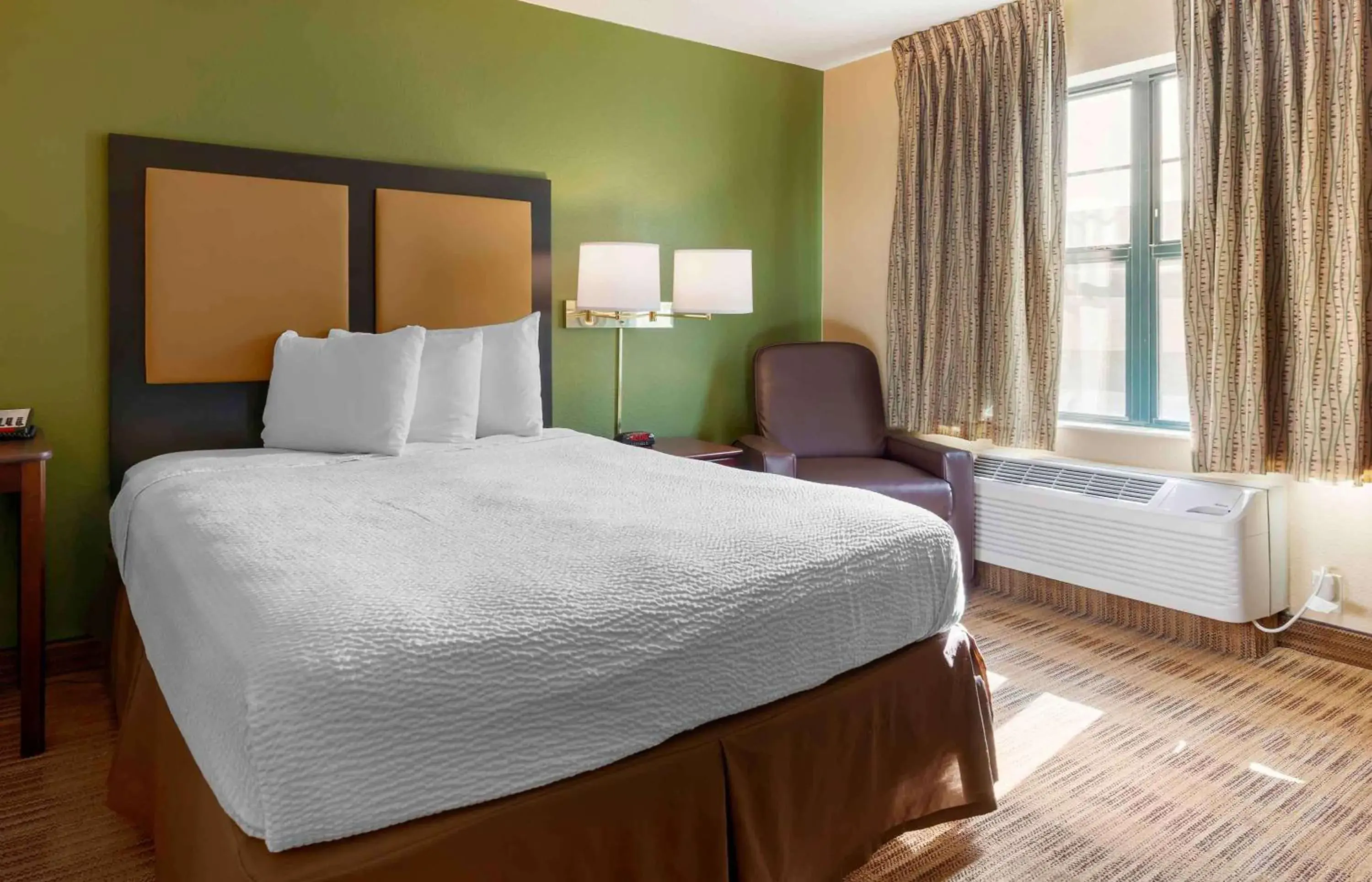 Queen studio with 1 Queen Bed - Disability Access/Non-Smoking in Extended Stay America Suites - Madison - Junction Court Queen studio with 1 Queen Bed - Disability Access/Non-Smoking in Extended Stay America Suites - Madison - Junction Court