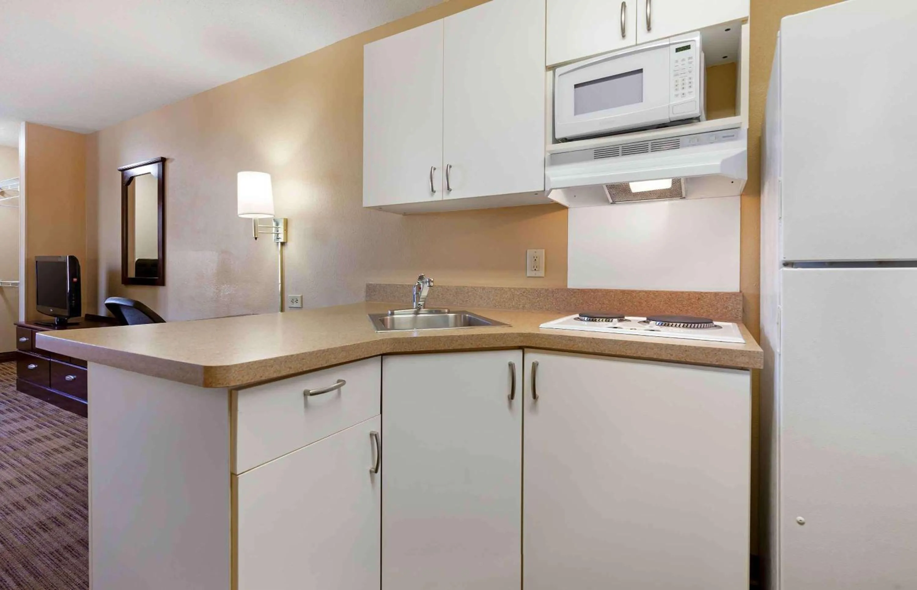 Kitchen or kitchenette in Extended Stay America Suites - Madison - Junction Court