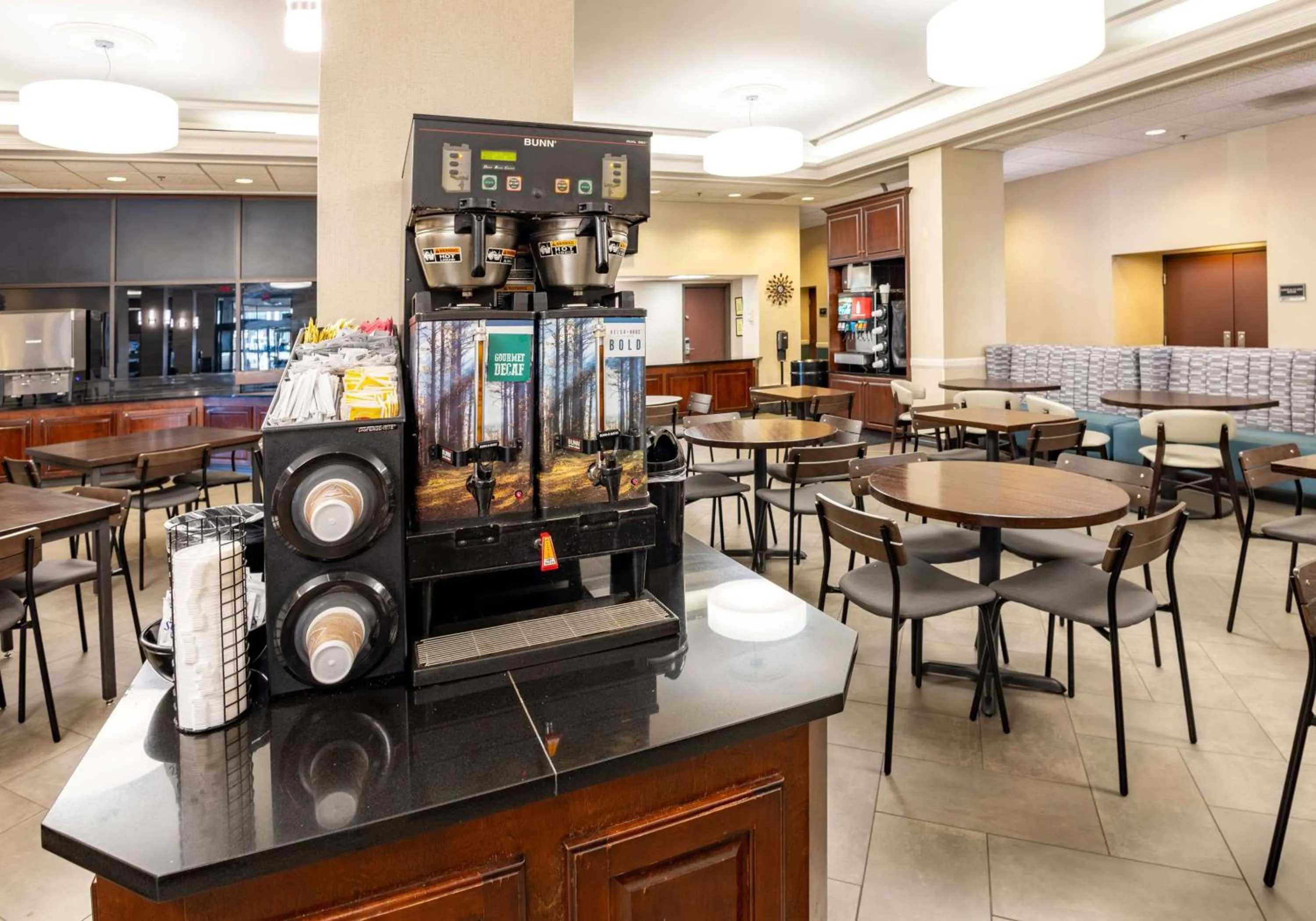 Breakfast in Pear Tree Inn St. Louis Near Union Station