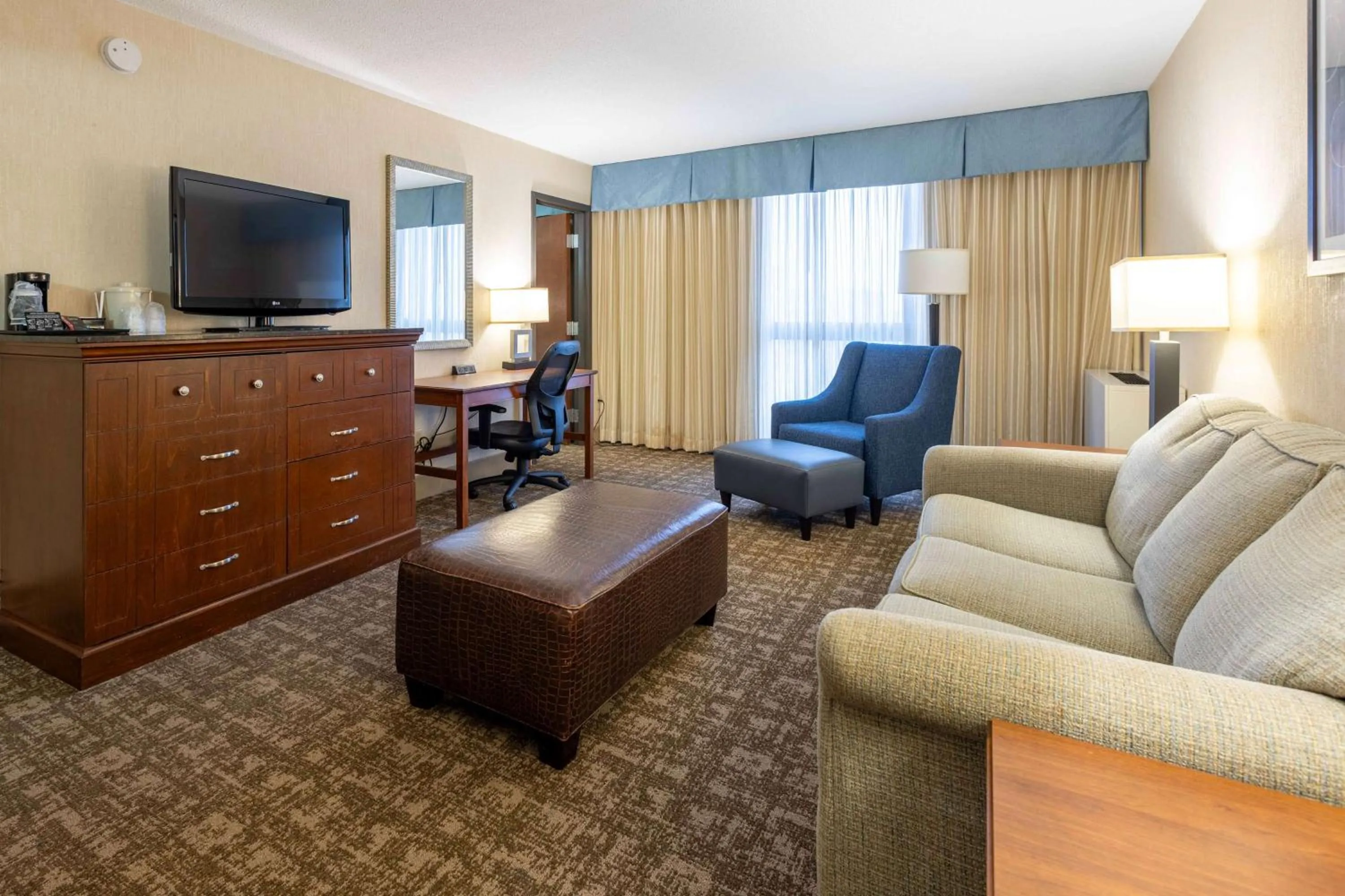 Bedroom in Pear Tree Inn St. Louis Near Union Station