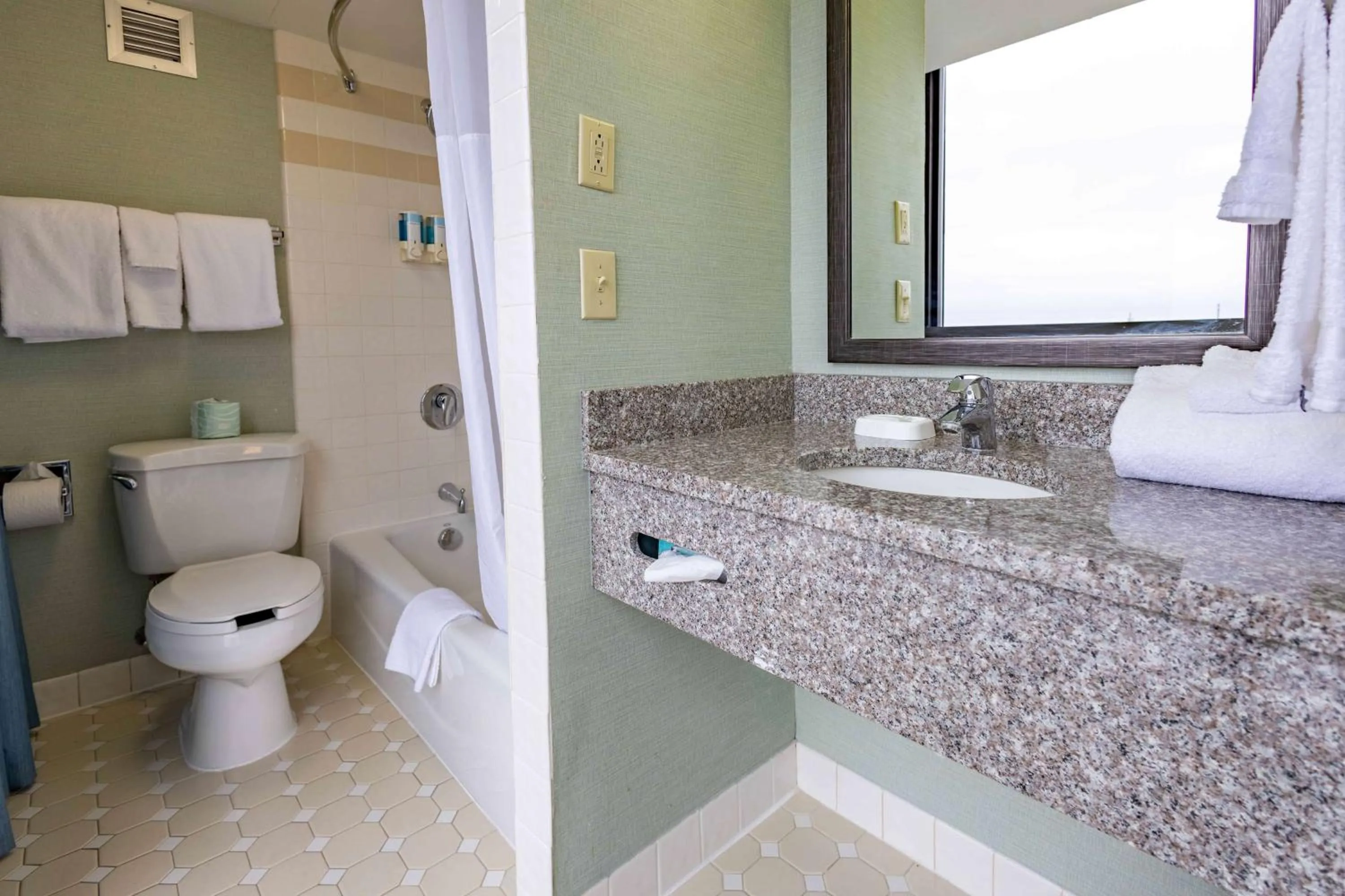 Bathroom in Pear Tree Inn St. Louis Near Union Station