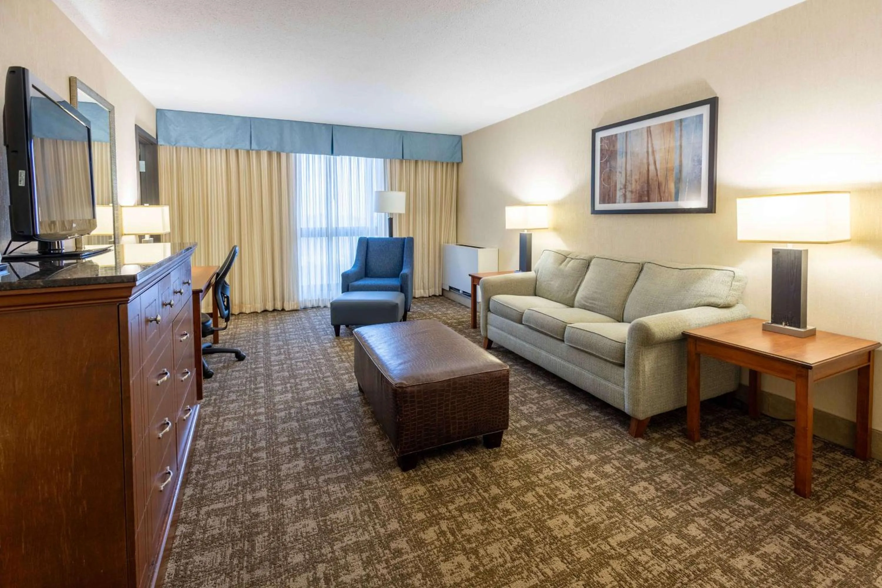 Bedroom in Pear Tree Inn St. Louis Near Union Station