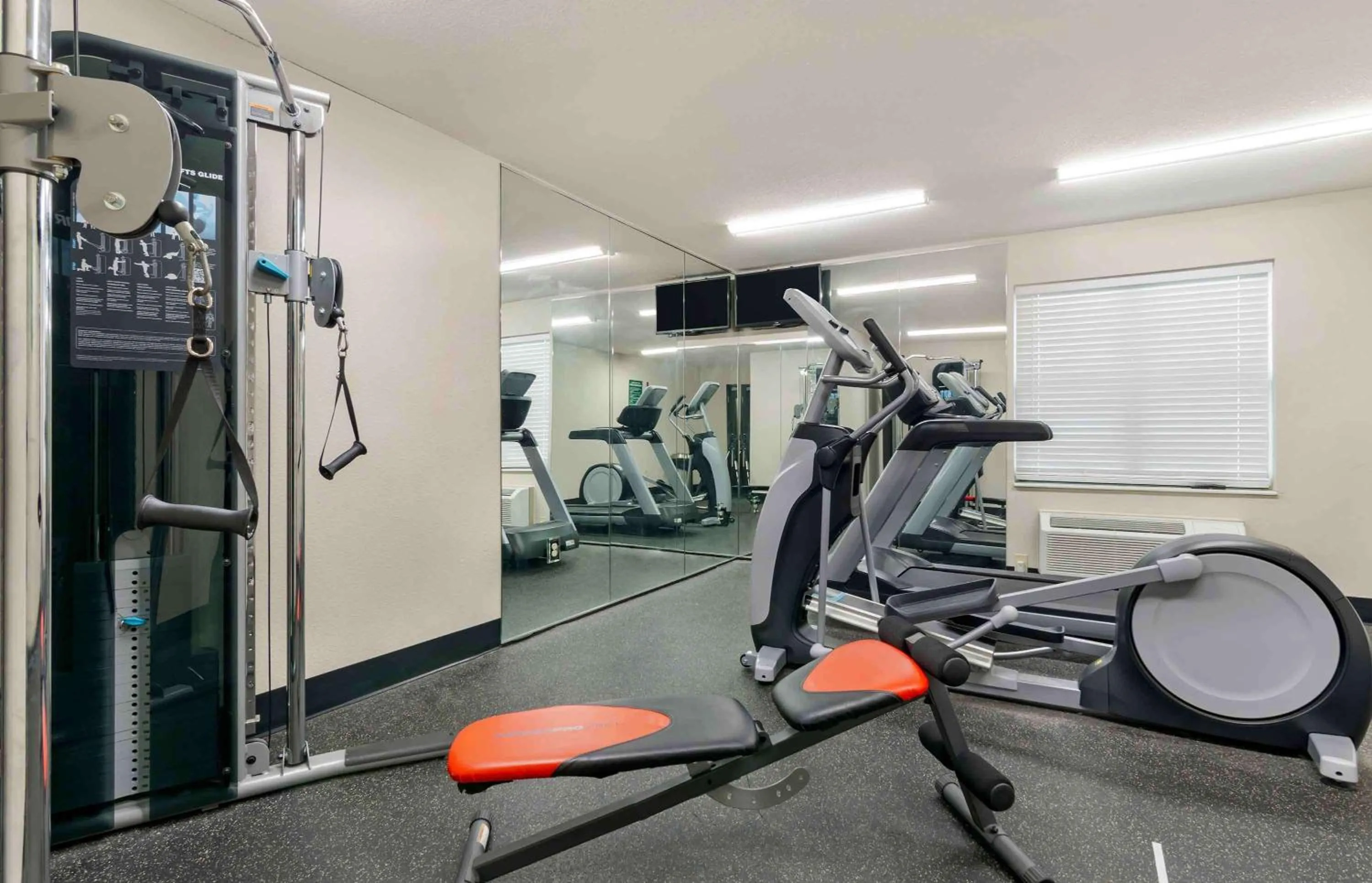 Fitness centre/facilities in Extended Stay America Suites - Kansas City - Airport