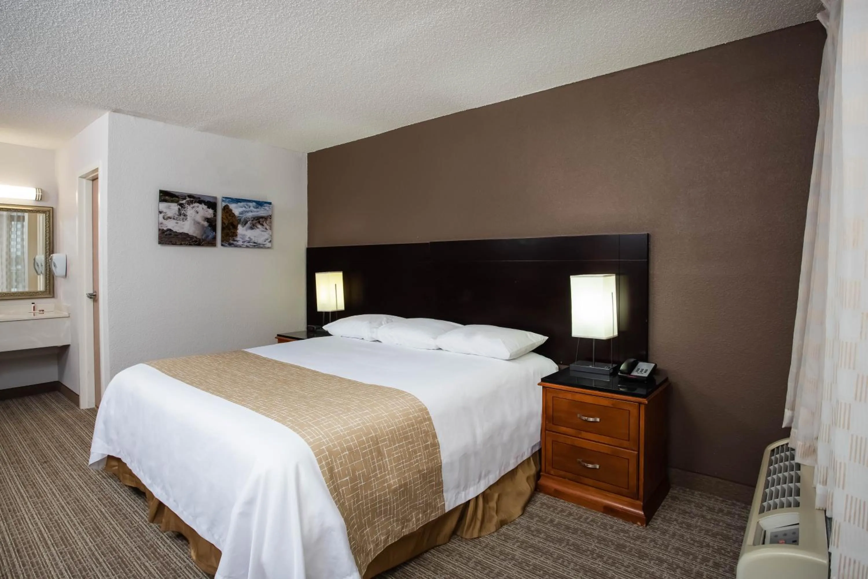 Bed in Travelodge by Wyndham Fort Wayne North