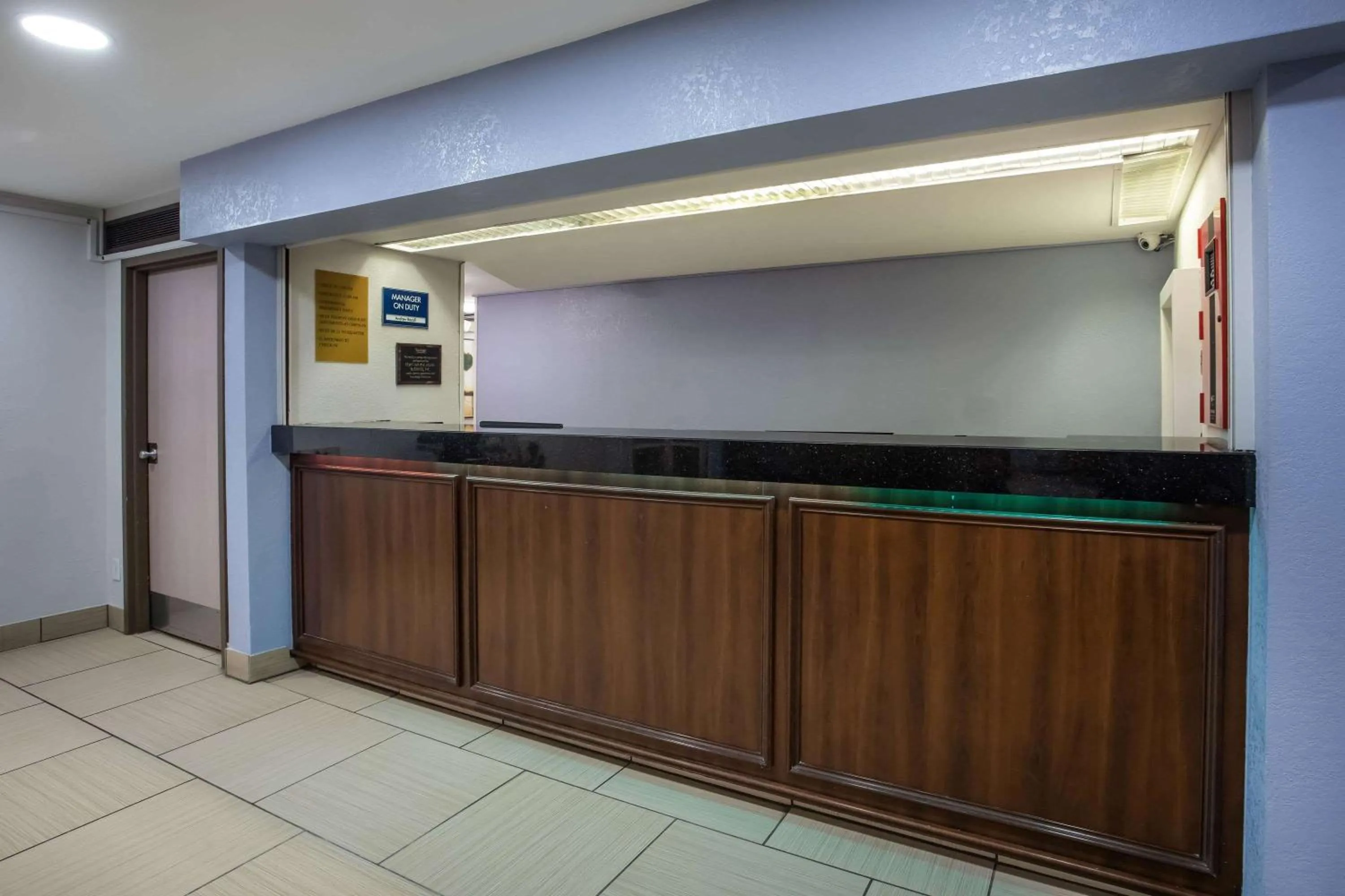 Lobby or reception in Travelodge by Wyndham Fort Wayne North