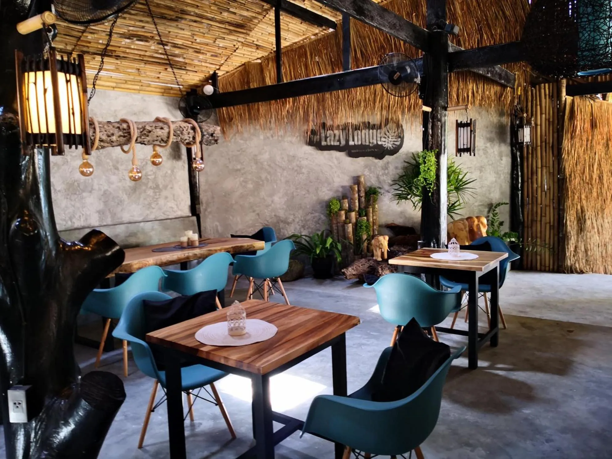 Restaurant/places to eat in The Lazy Lodge