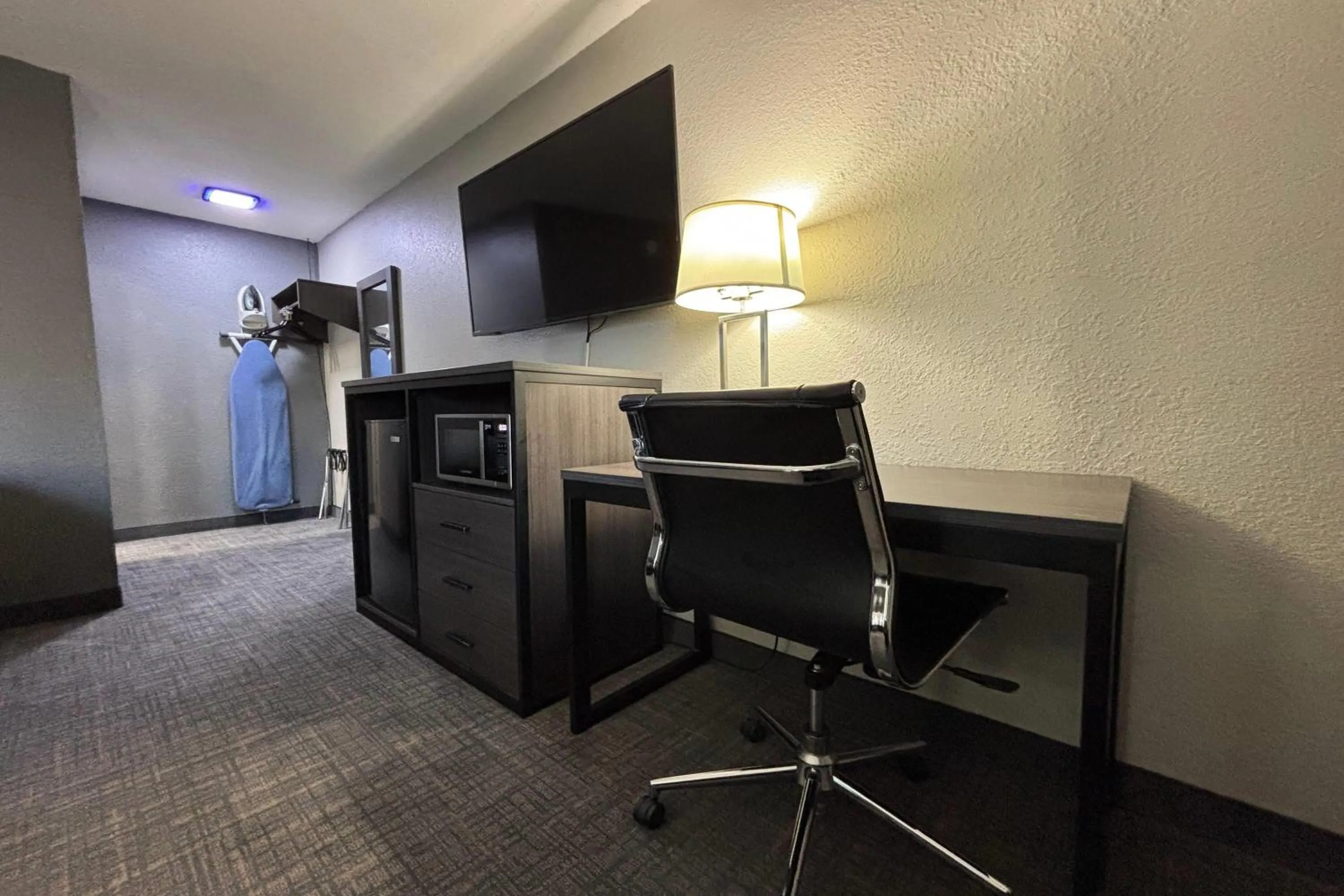 Photo of the whole room in Super 8 by Wyndham Belleville St. Louis Area