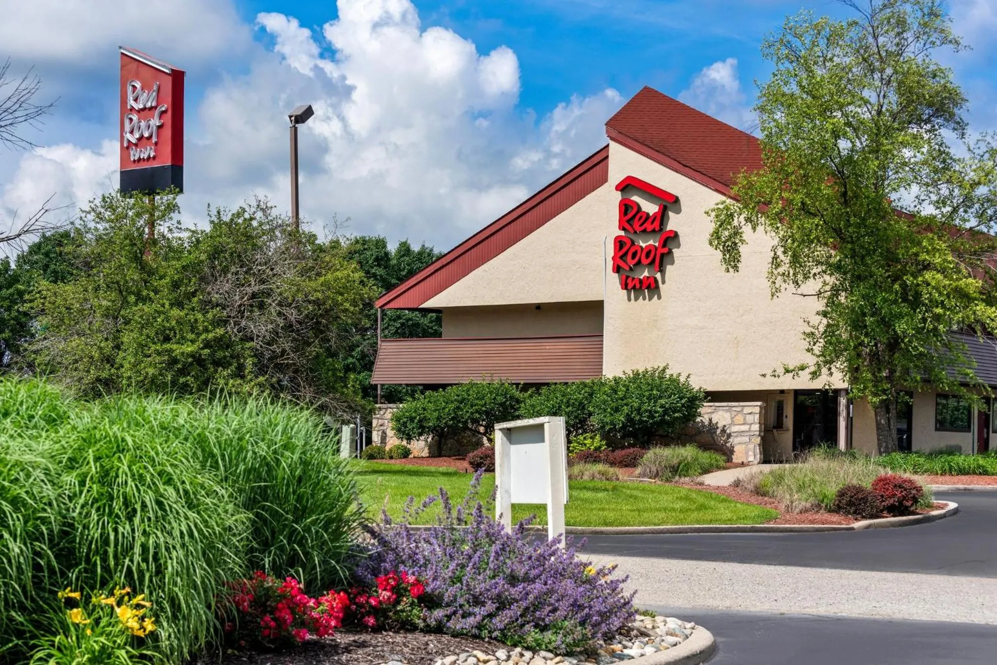 Property building in Red Roof Inn Indianapolis North - College Park