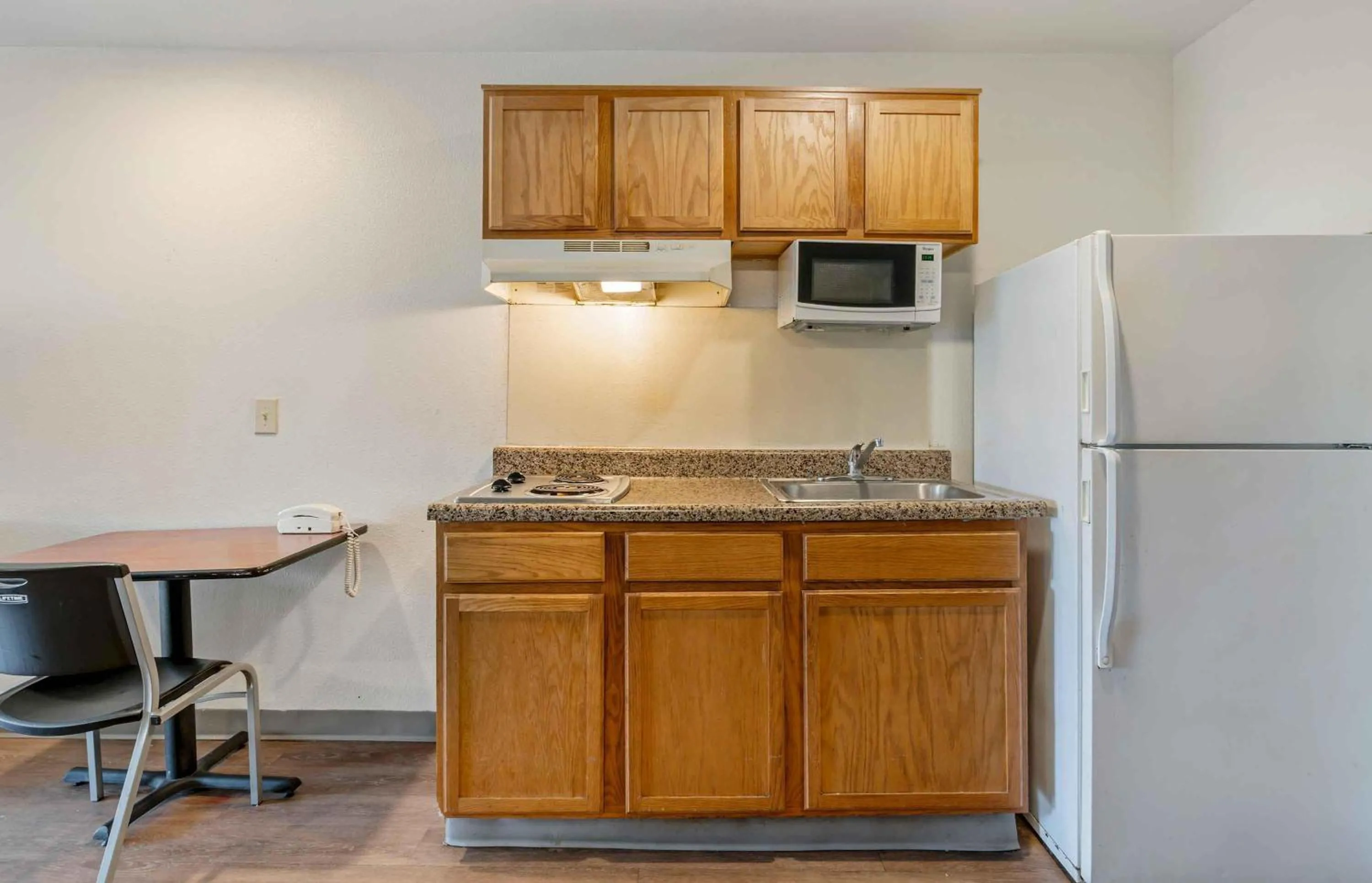 Kitchen or kitchenette in Extended Stay America Select Suites - Indianapolis - Lawrence