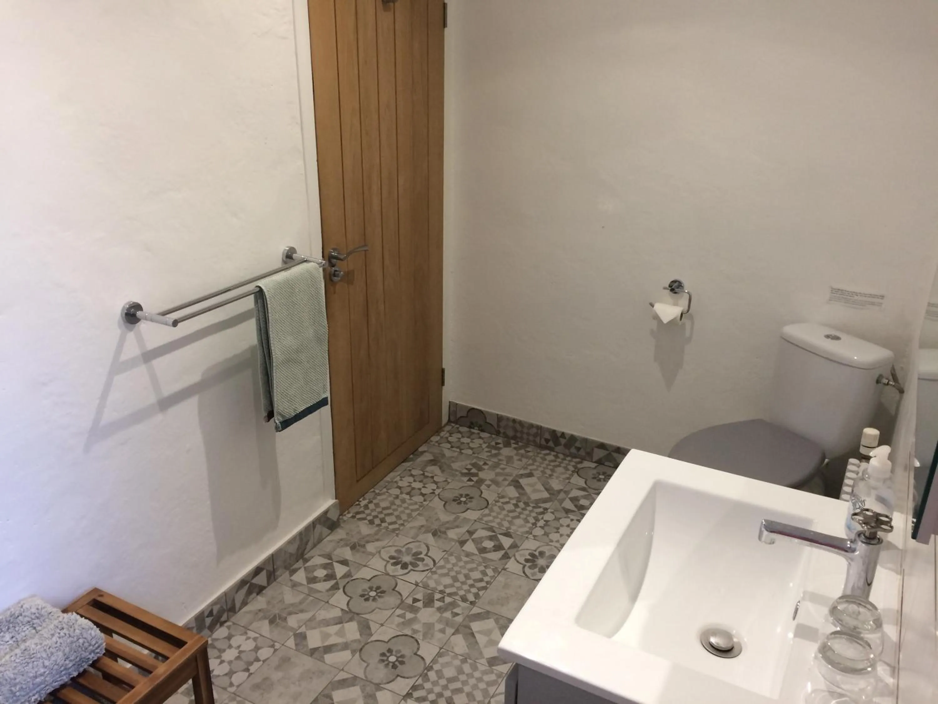 Toilet in The Annexe Chadalais