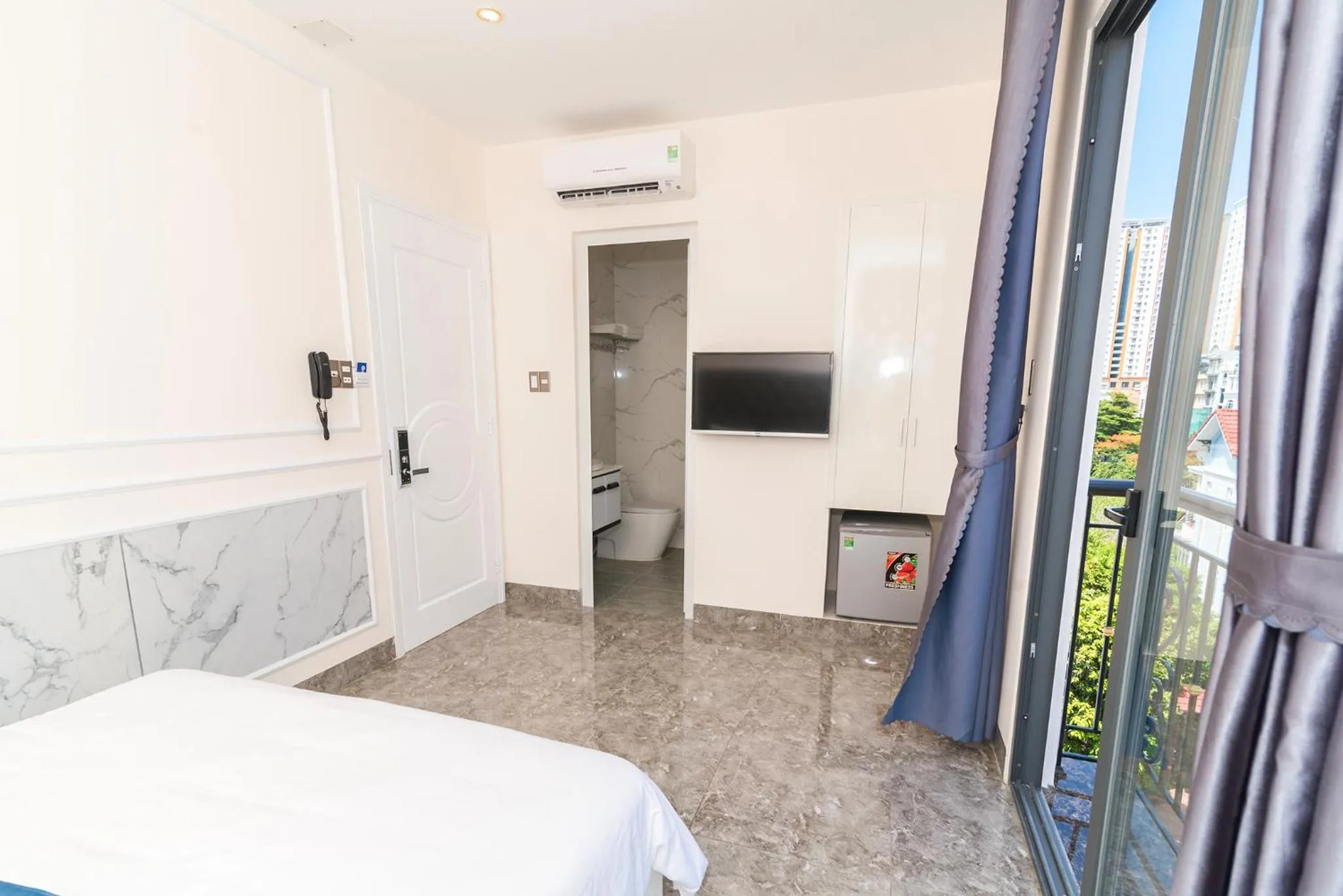 View (from property/room), Bed in Sun Beach Hotel