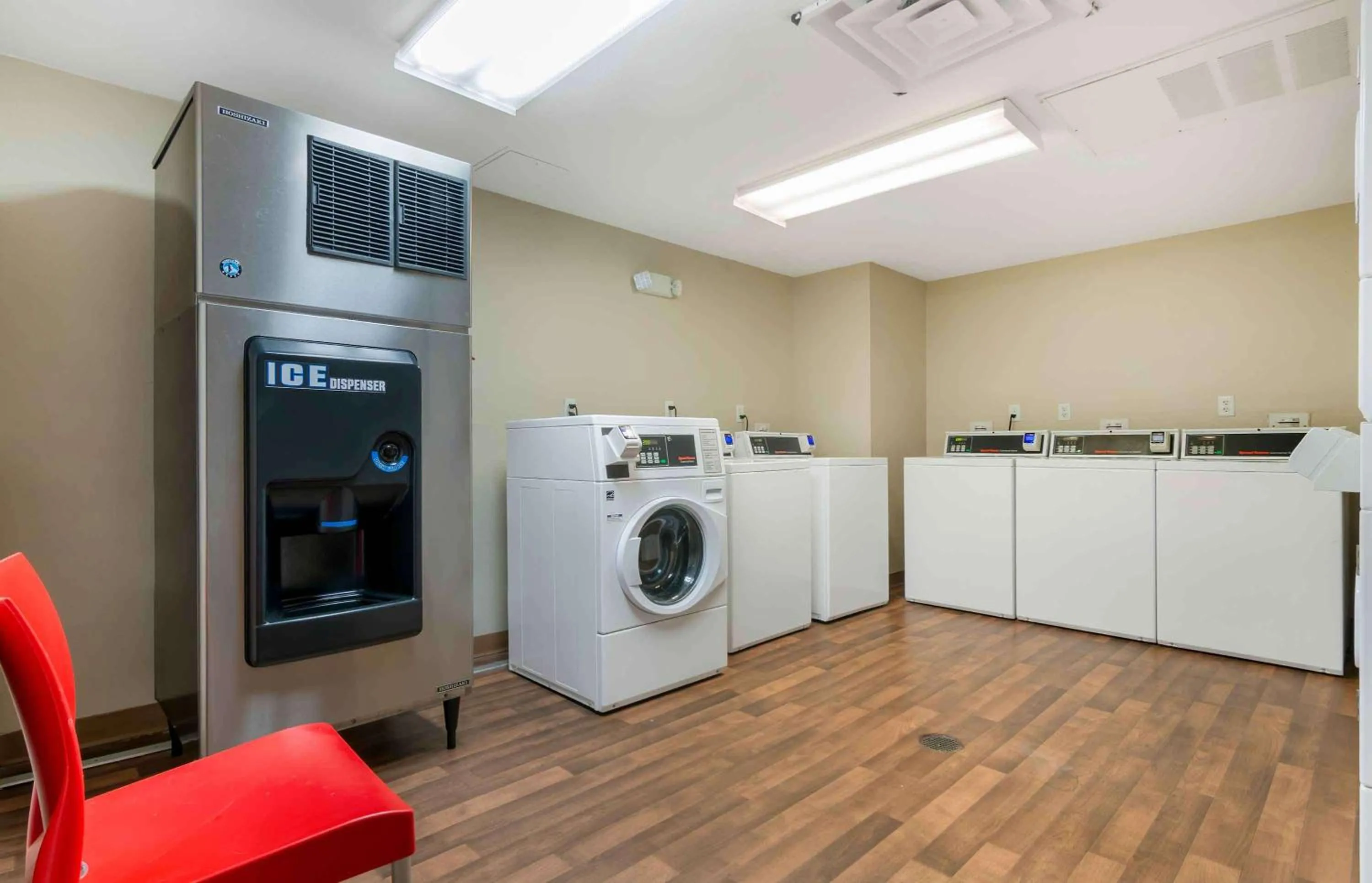 Property building in Extended Stay America Suites - Kansas City - Country Club Plaza