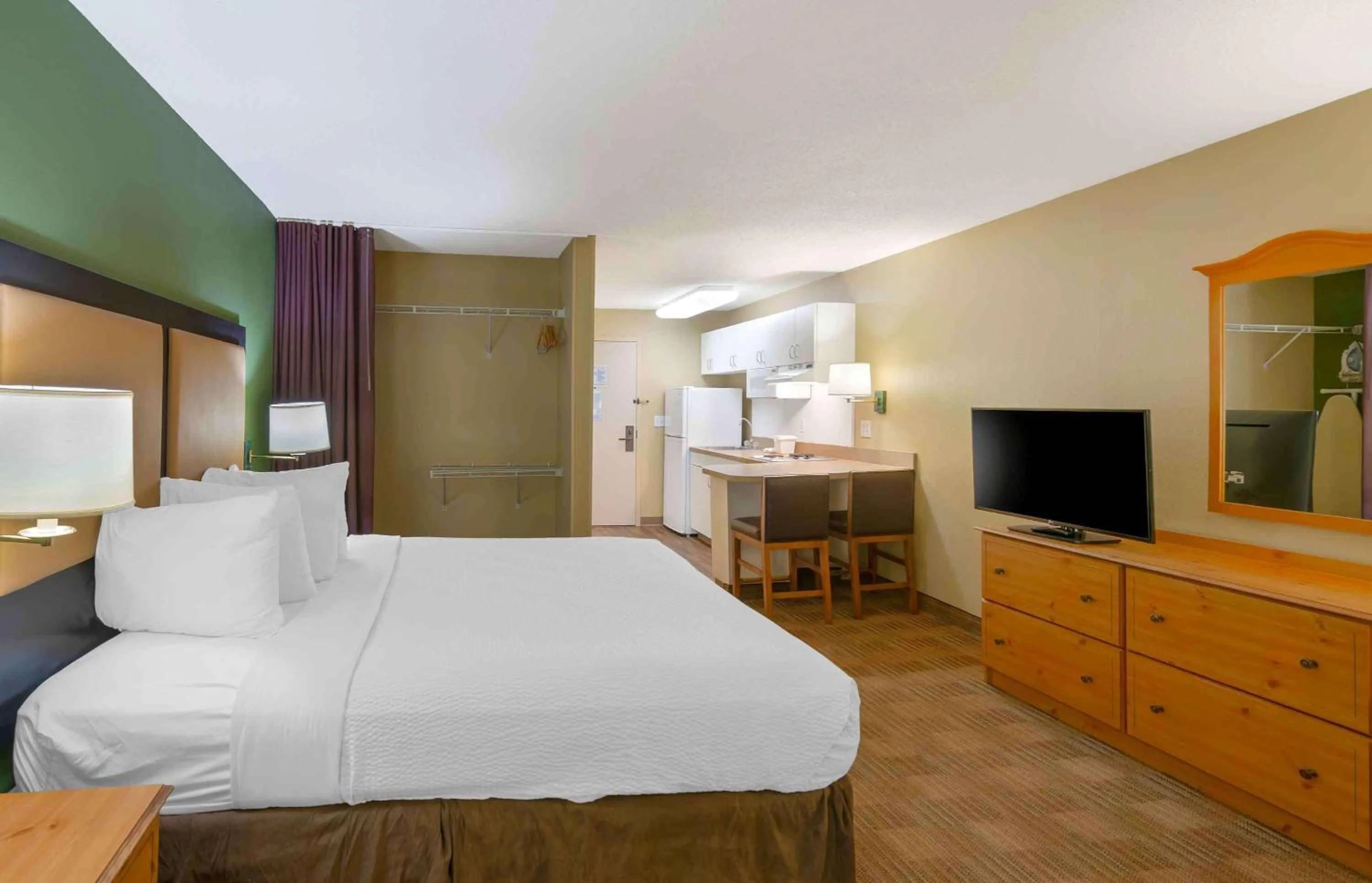 Bedroom in Extended Stay America Suites - Kansas City - Country Club Plaza