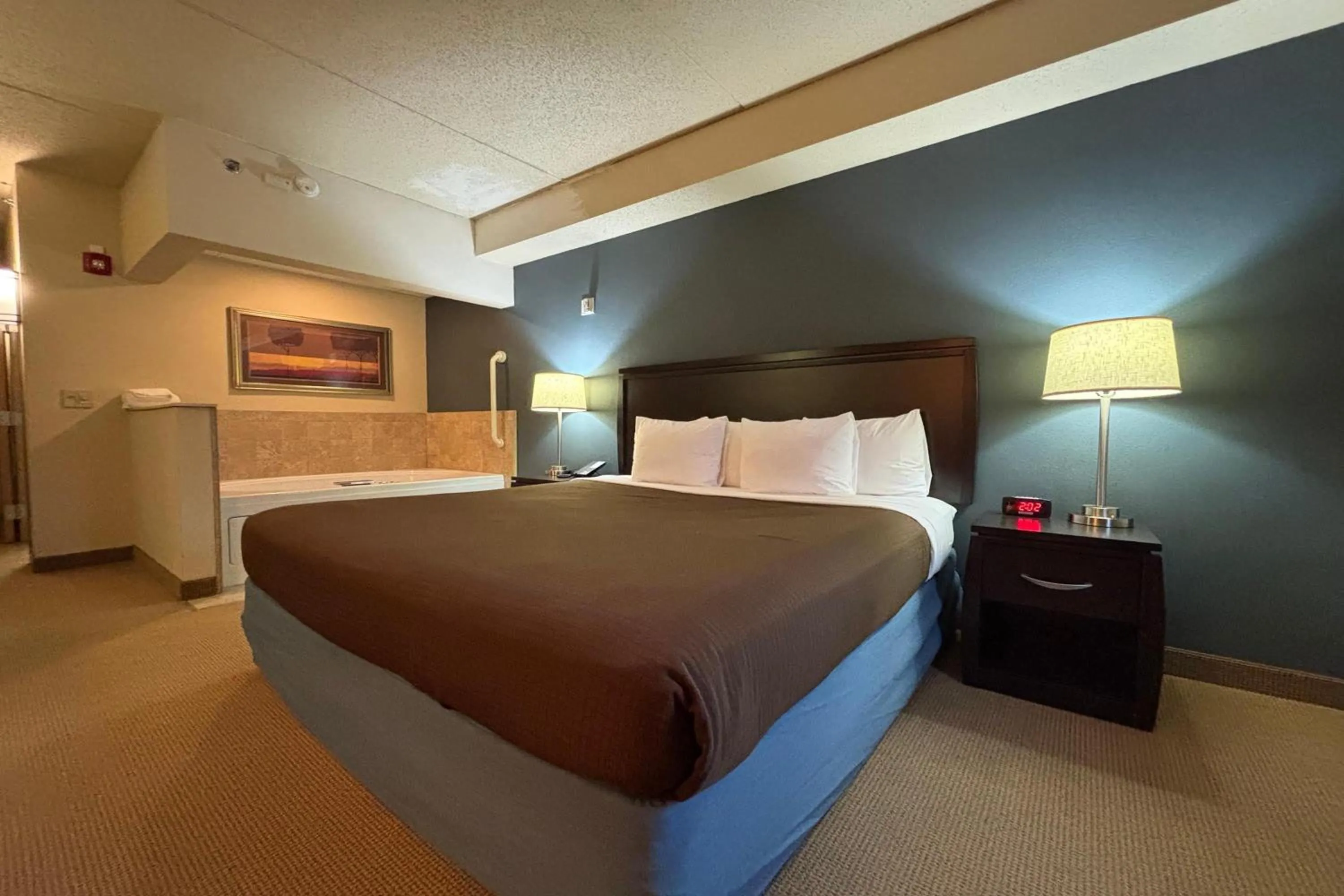 Photo of the whole room, Bed in AmericInn by Wyndham Monmouth