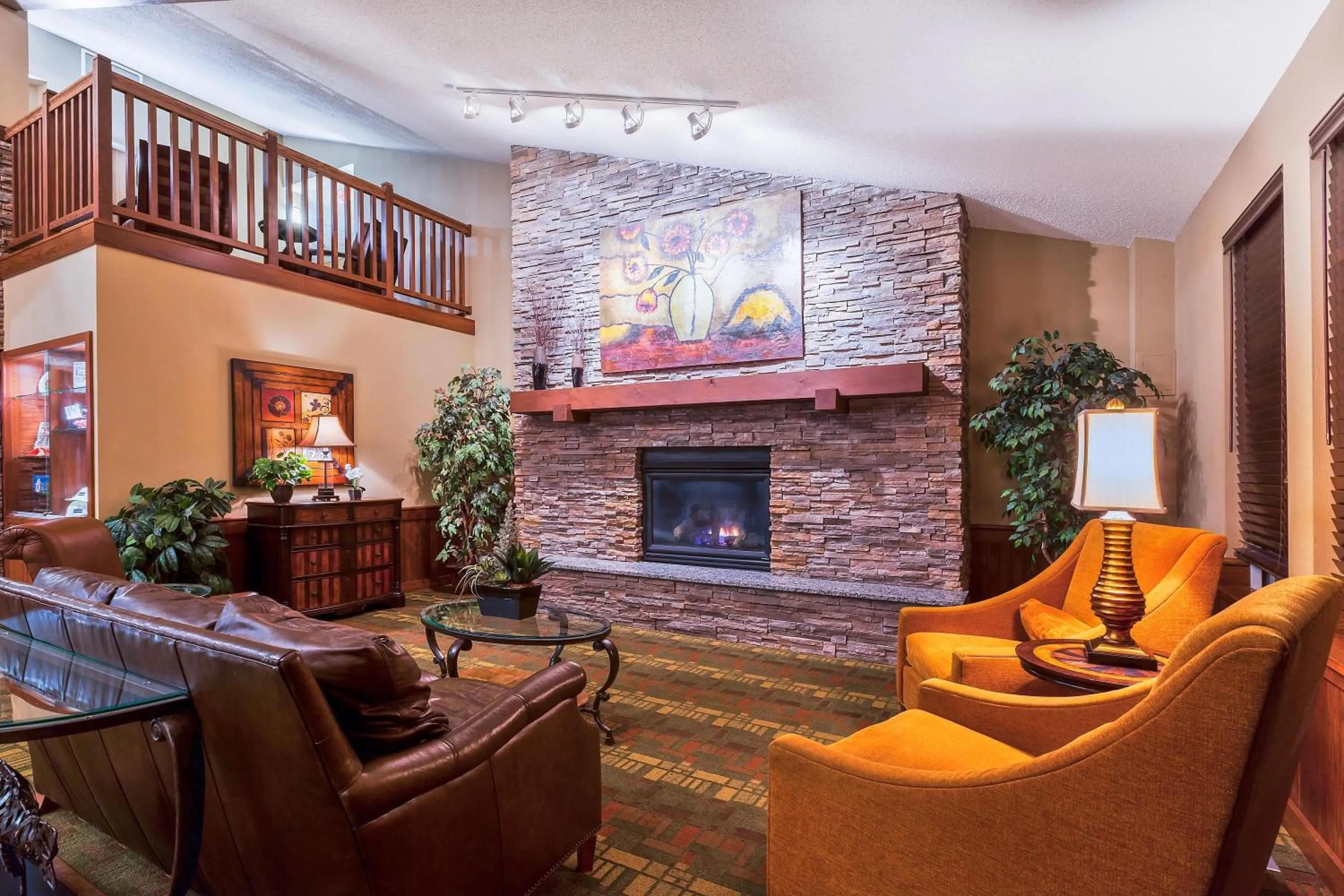 Lobby or reception in AmericInn by Wyndham Monmouth