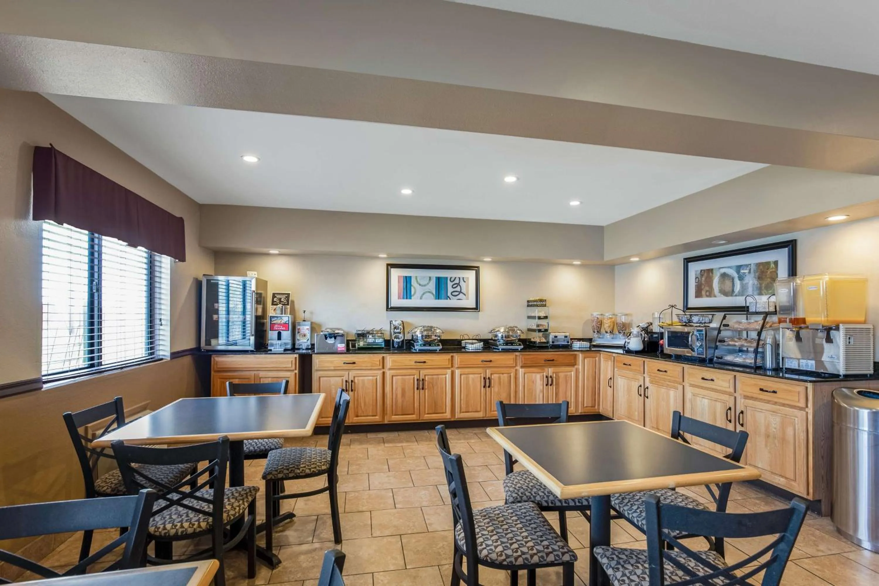 Breakfast in Best Western U.S. Inn