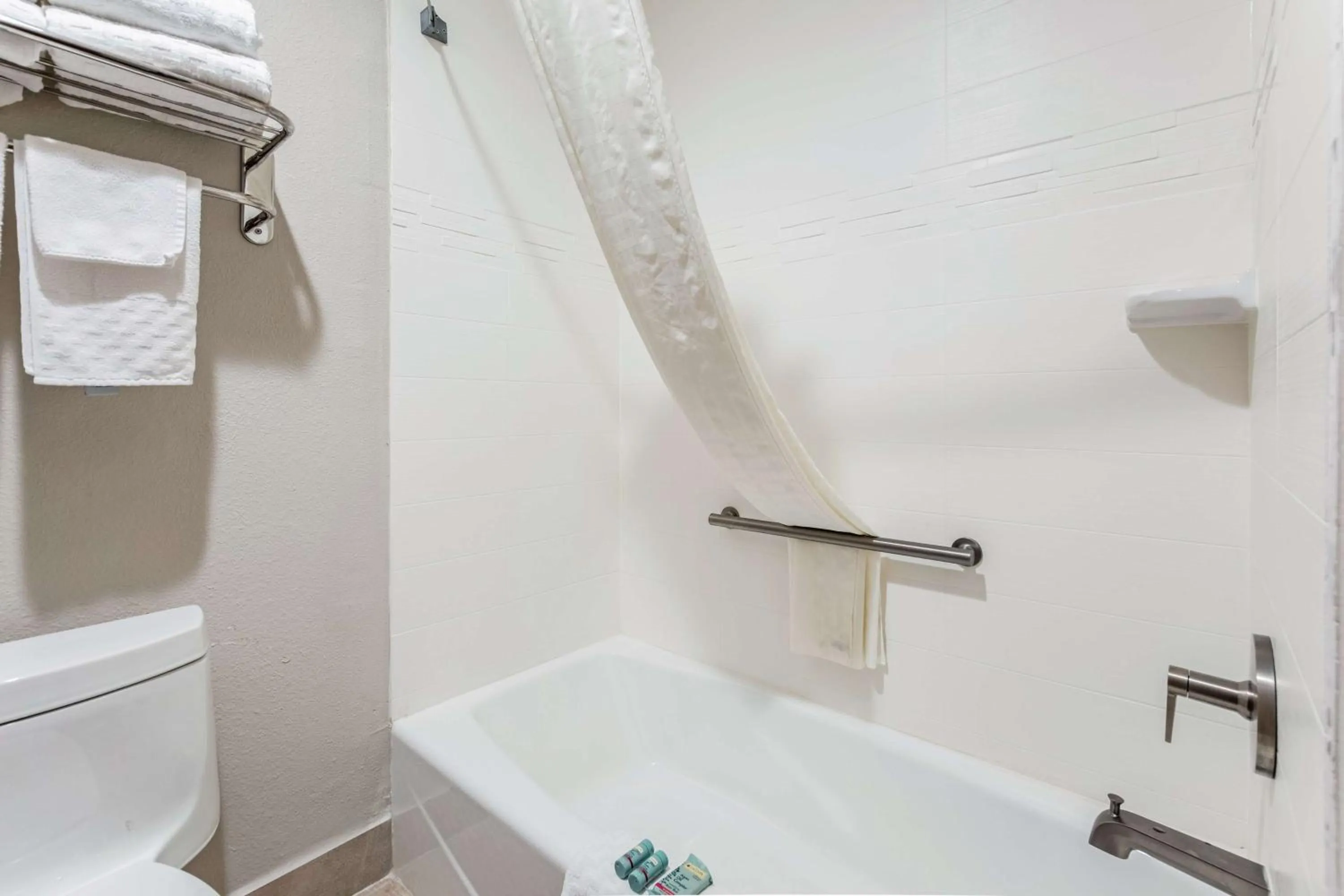 Bathroom in Best Western U.S. Inn