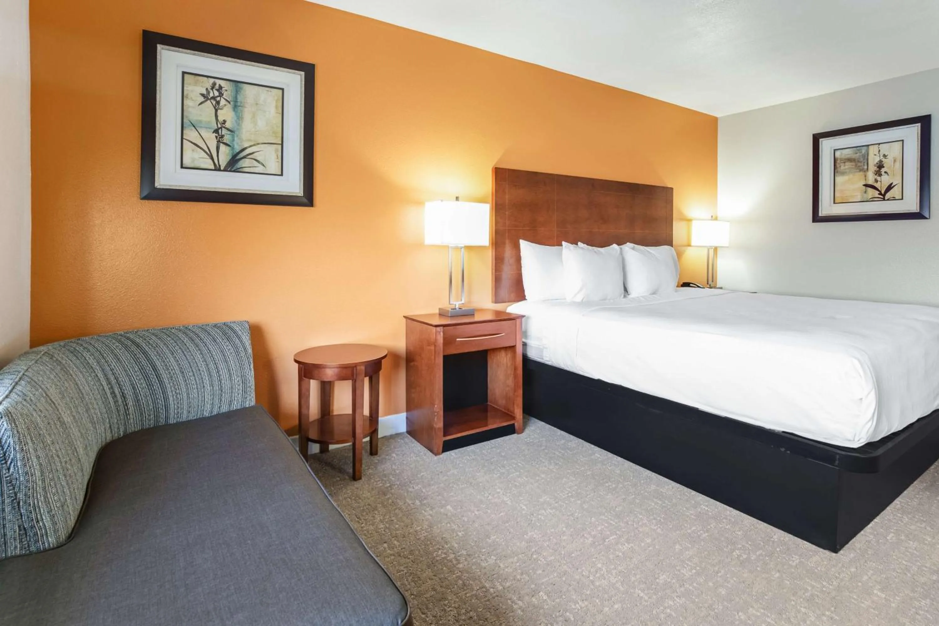 Bedroom, Bed in Best Western U.S. Inn