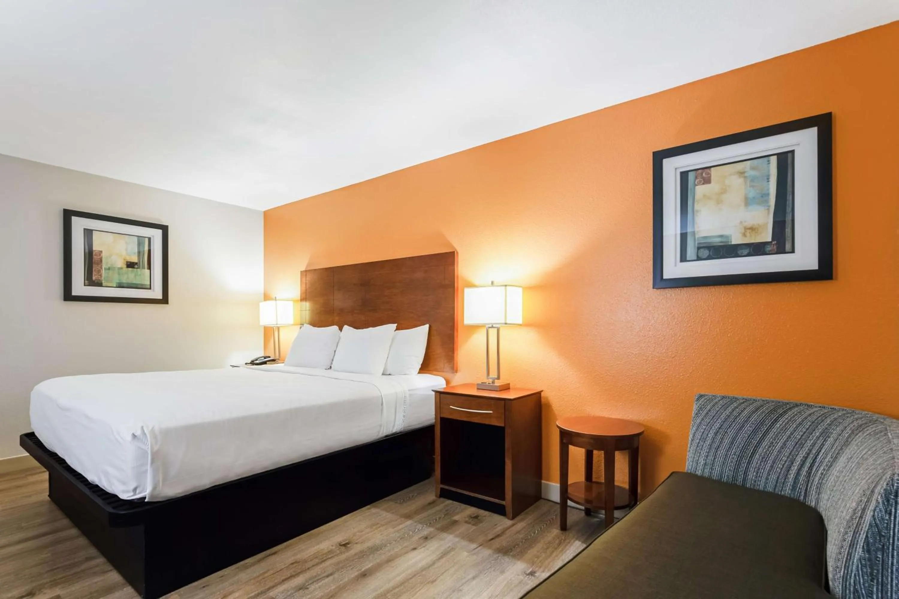 Bedroom, Bed in Best Western U.S. Inn