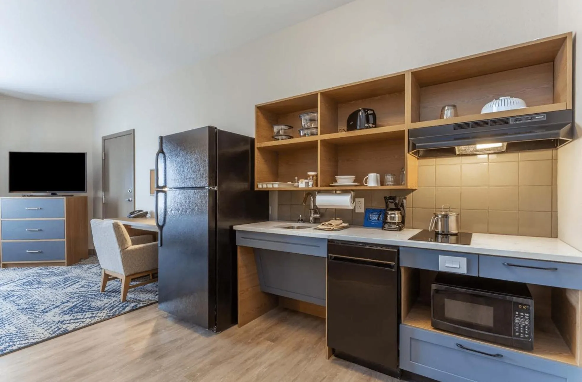 Kitchen or kitchenette in Candlewood Suites Ofallon, Il - St. Louis Area by IHG