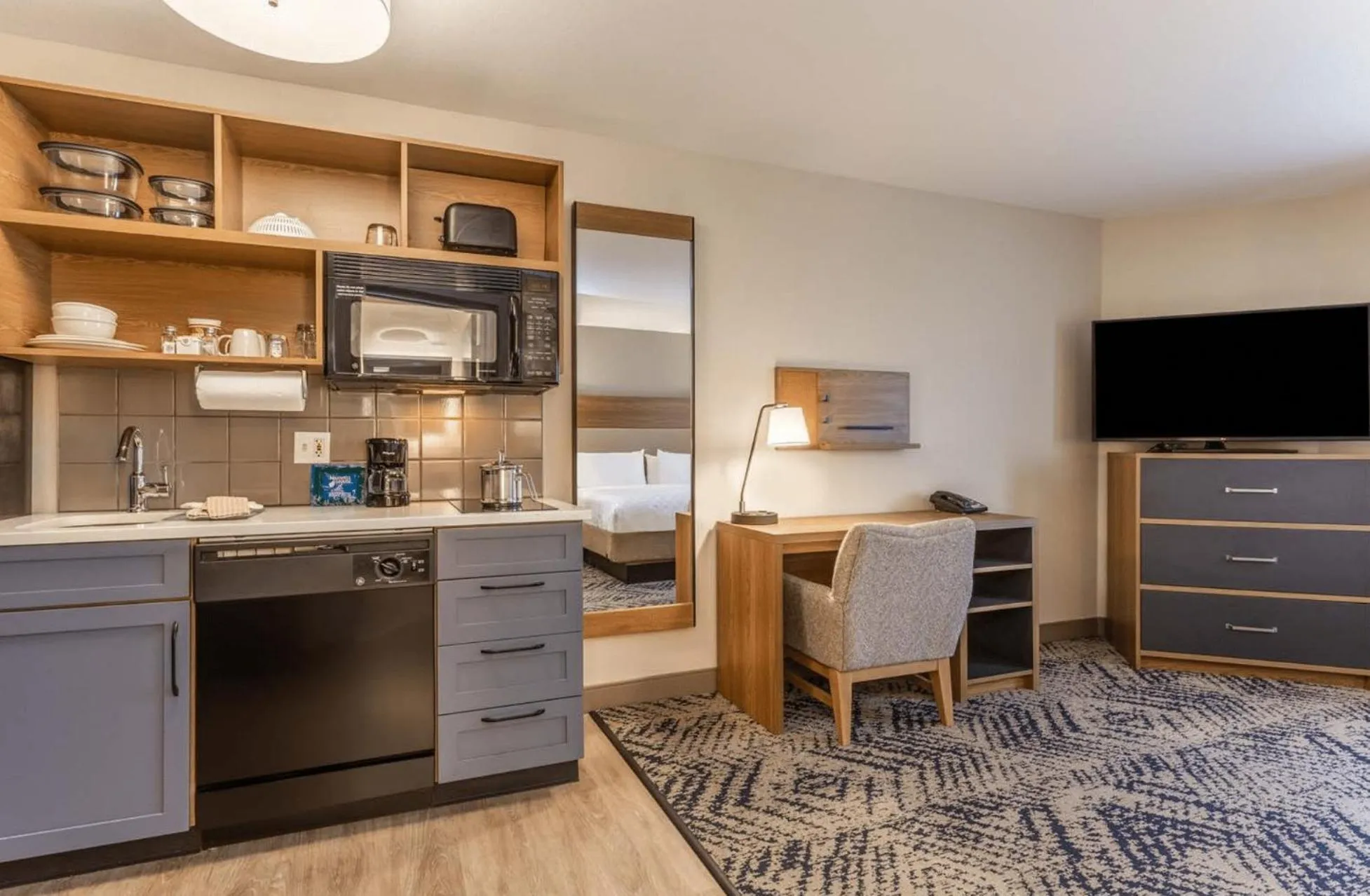 Kitchen or kitchenette in Candlewood Suites Ofallon, Il - St. Louis Area by IHG